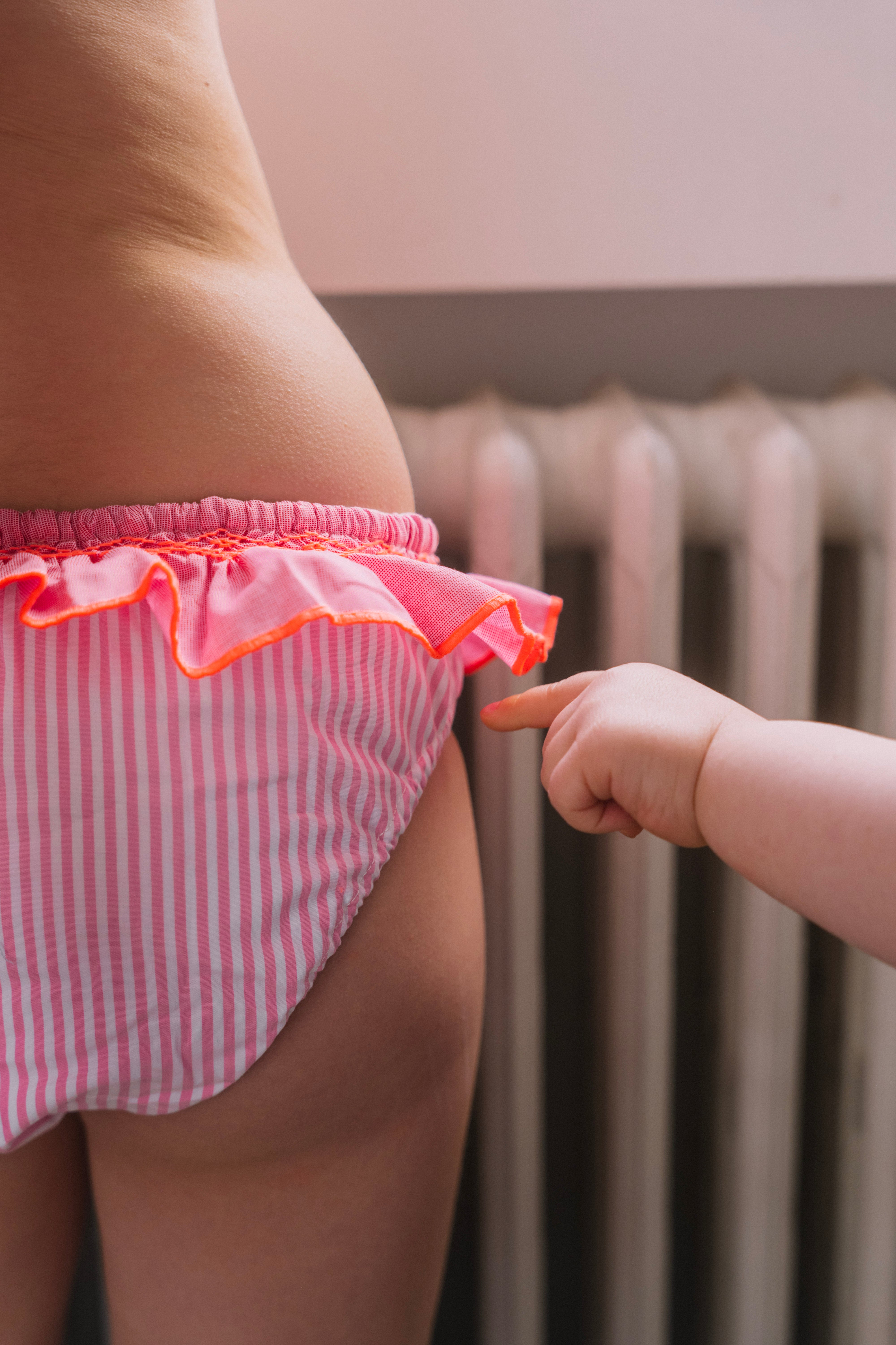 La culotte de bain Célestine à volant smocké rose