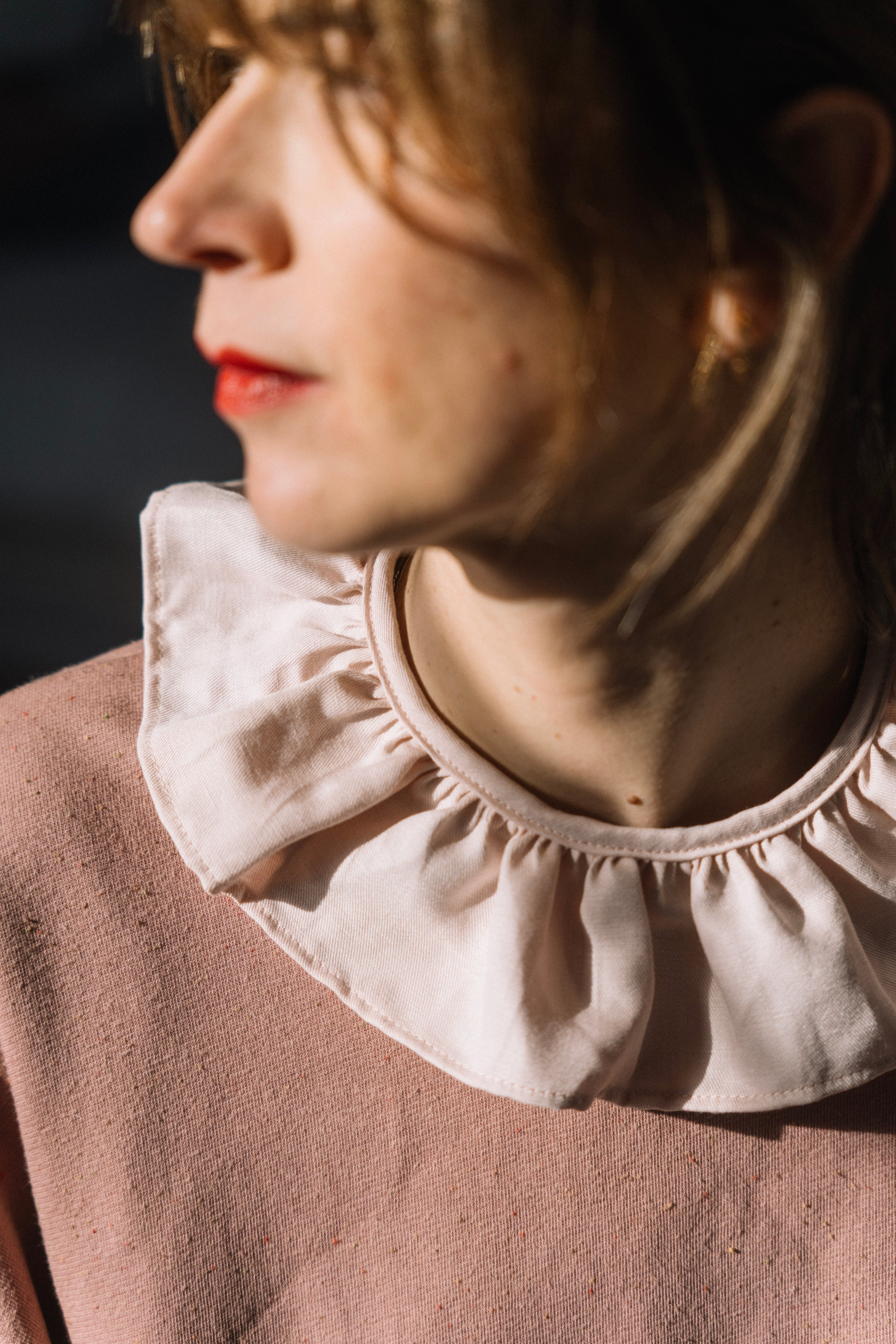 Garance le col volanté rose poudré pour les mum's
