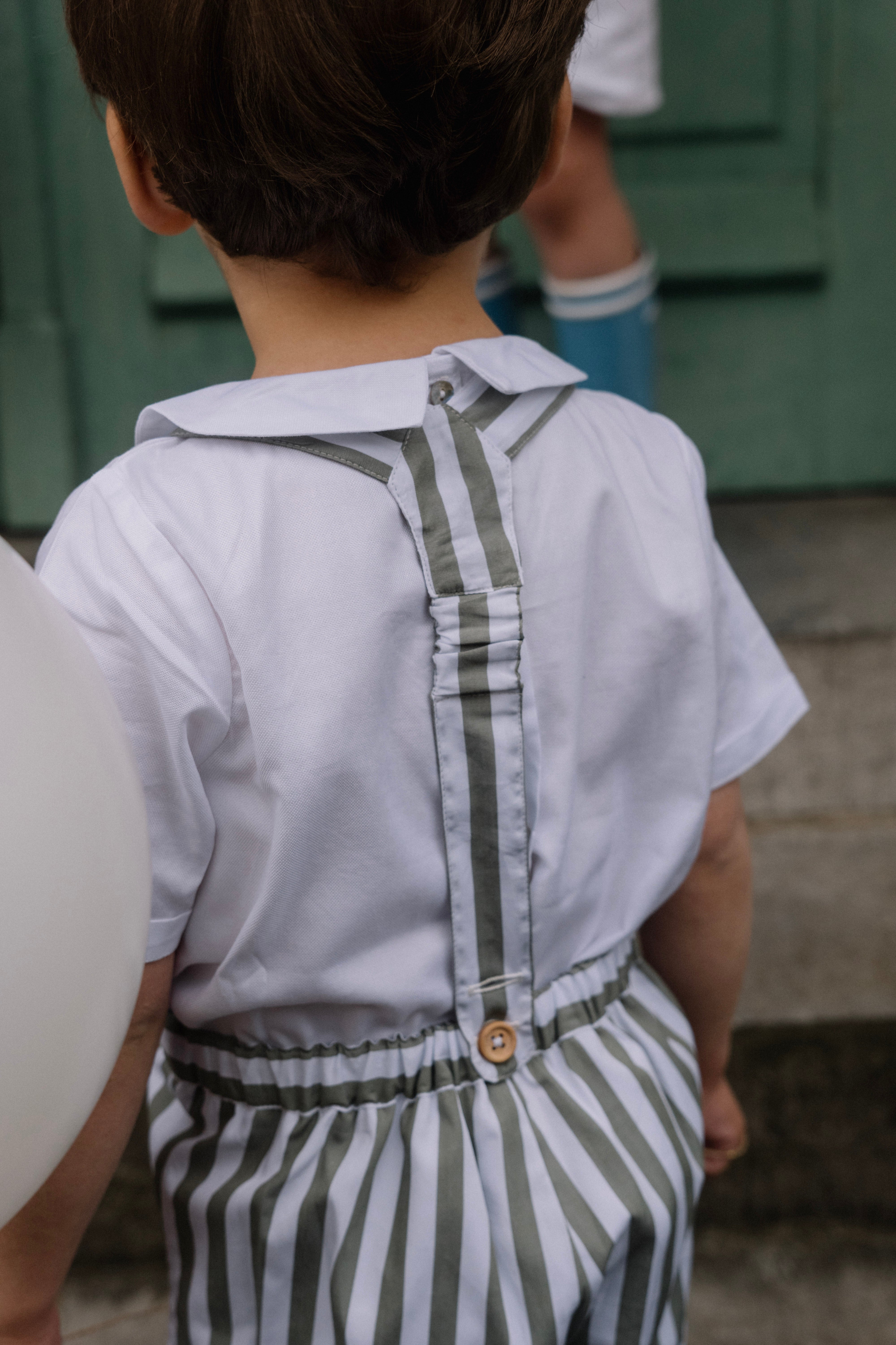 Joseph, le short à bretelles à larges rayures olive