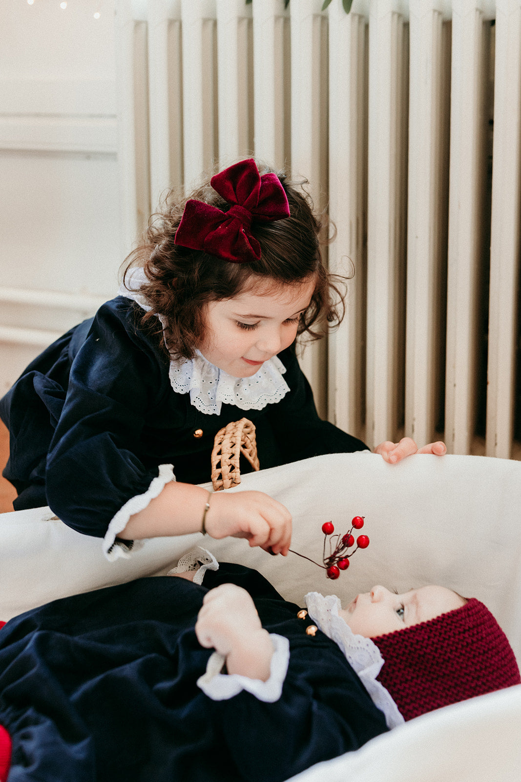 La robe à col volanté brodé Louise