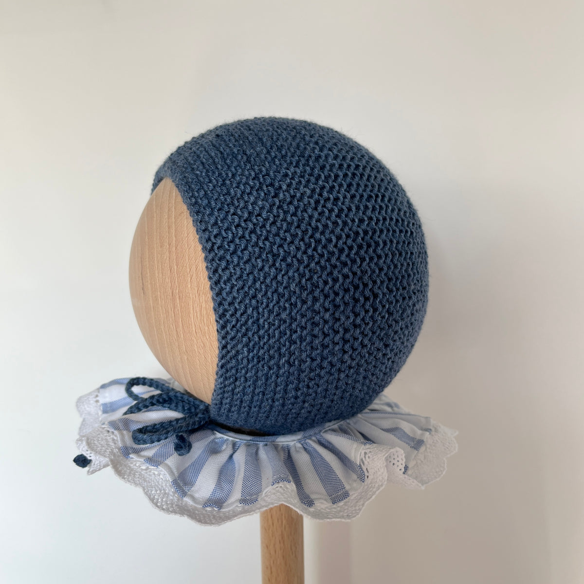 Le béguin Clotaire en laine bleu denim foncé