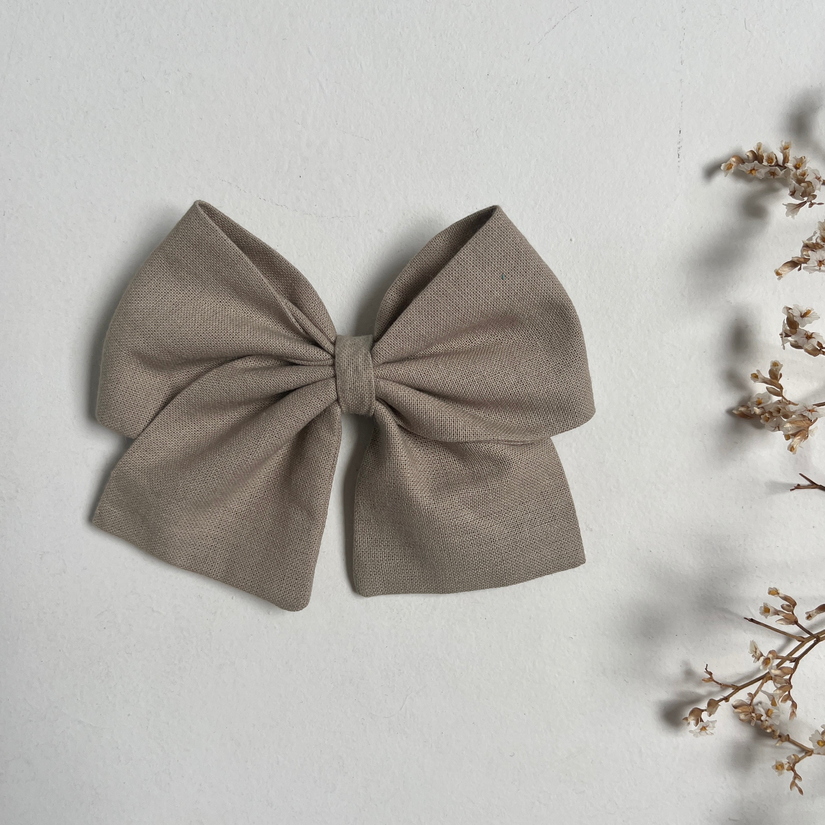 La barrette à gros noeud Brunette unie beige taupe