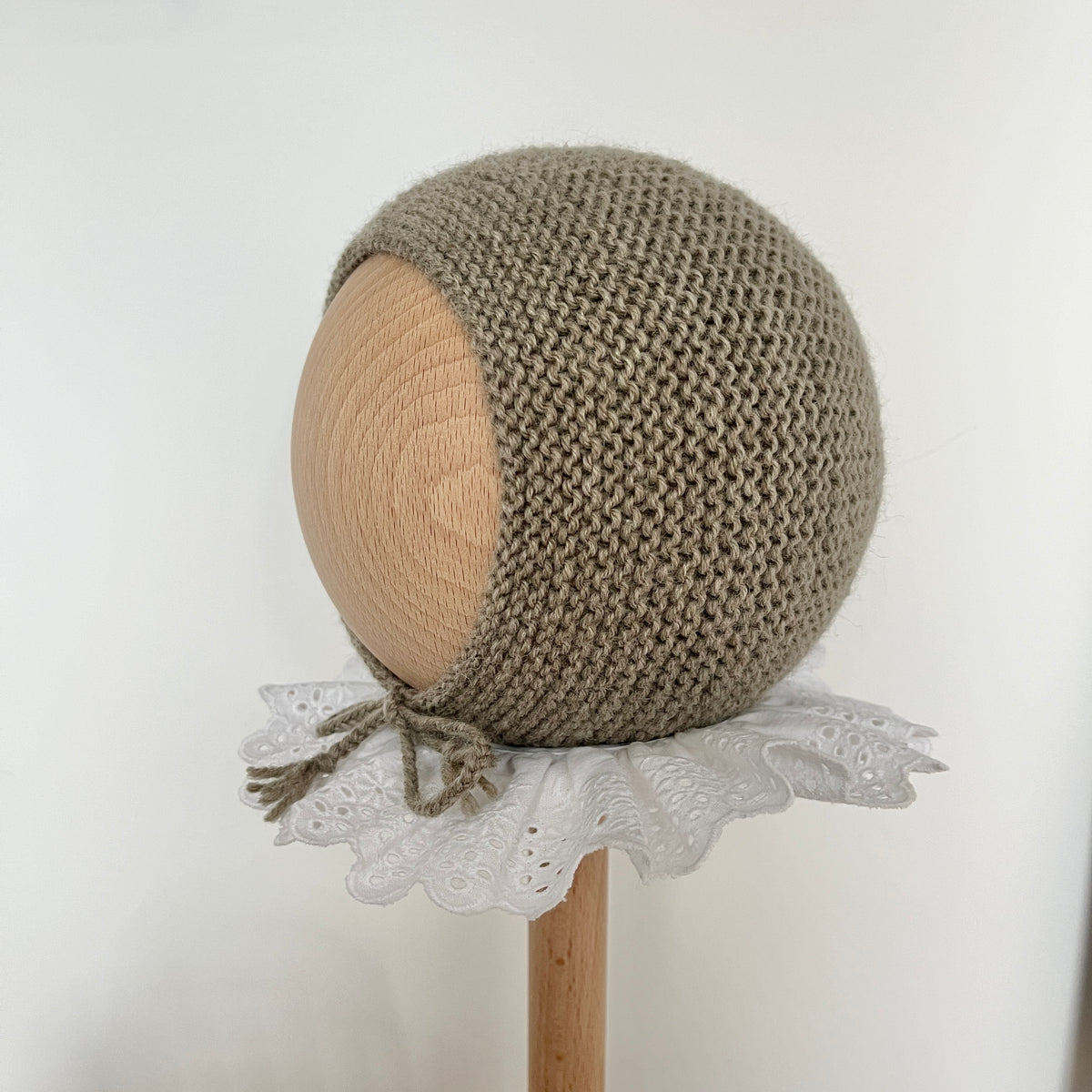 Le béguin Clotaire en laine beige taupe