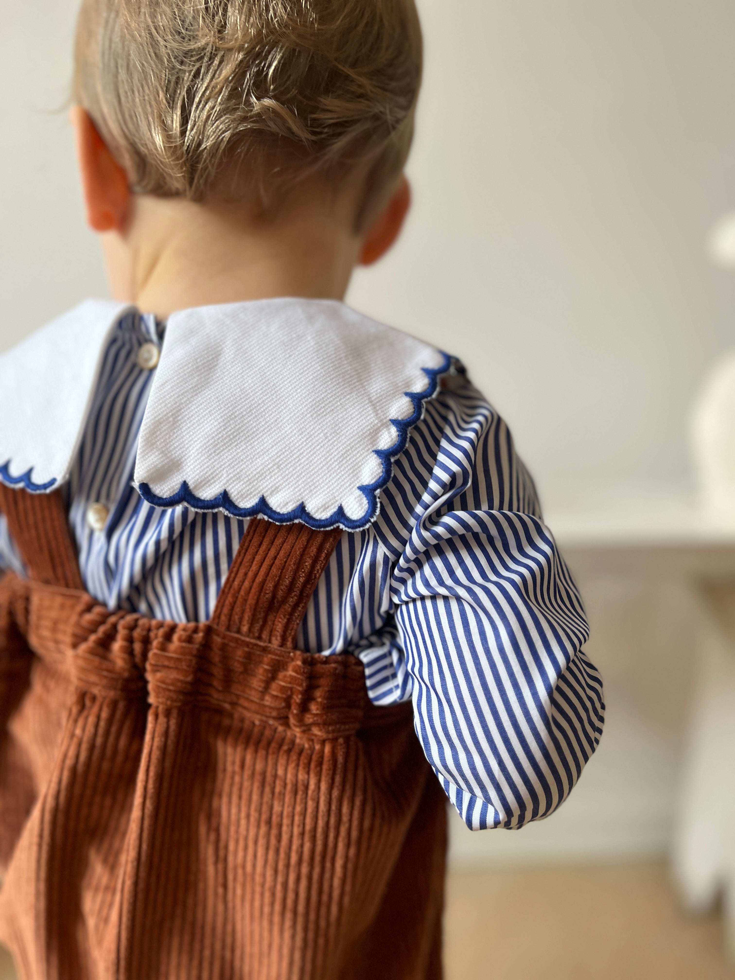 La blouse rayée bleue col festonné façon Petit Beurre