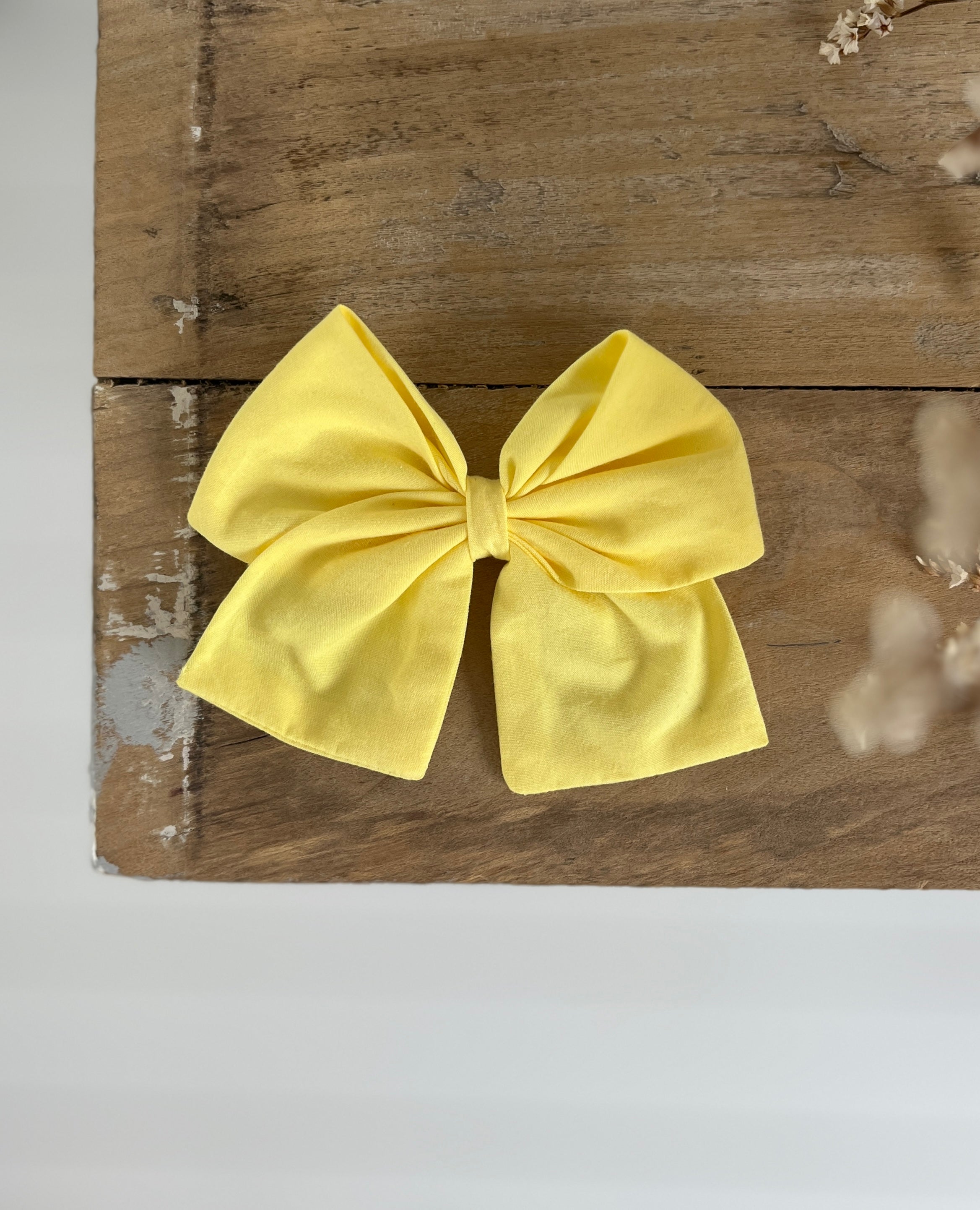 La barrette à gros noeud Brunette unie jaune lumineux