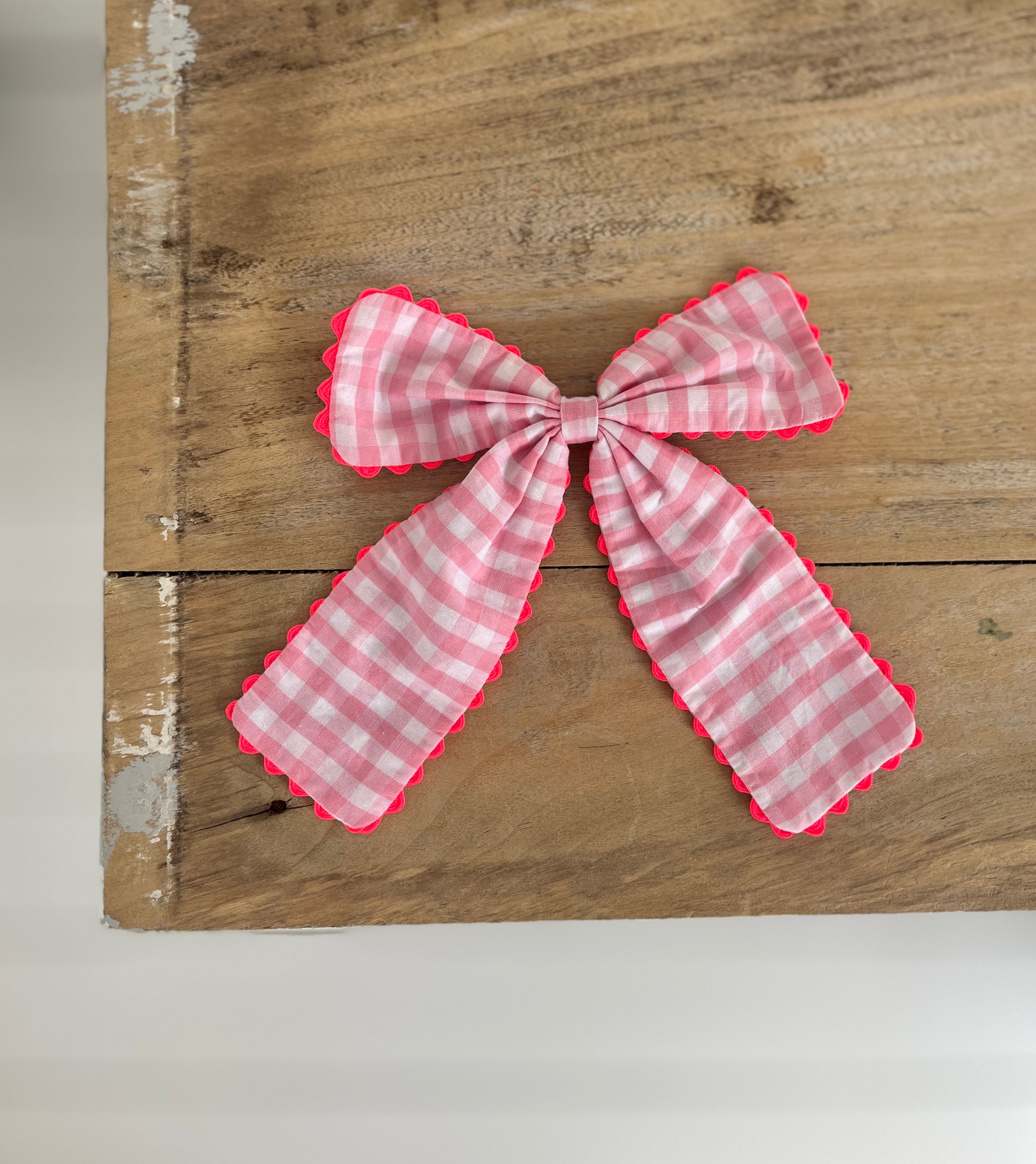 La maxi barrette à gros nœud Brunette avec du croquet