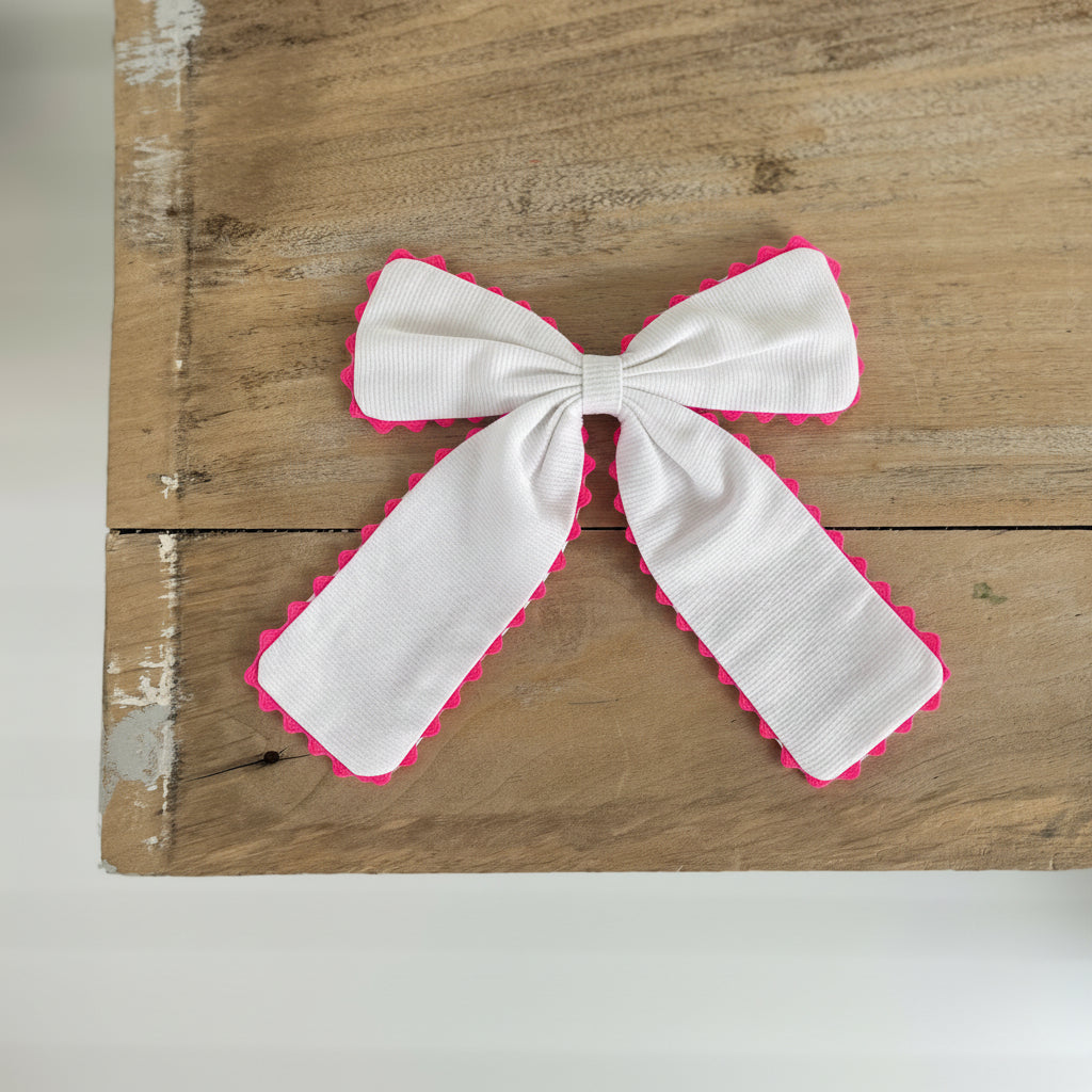 La maxi barrette à gros nœud Brunette avec du croquet
