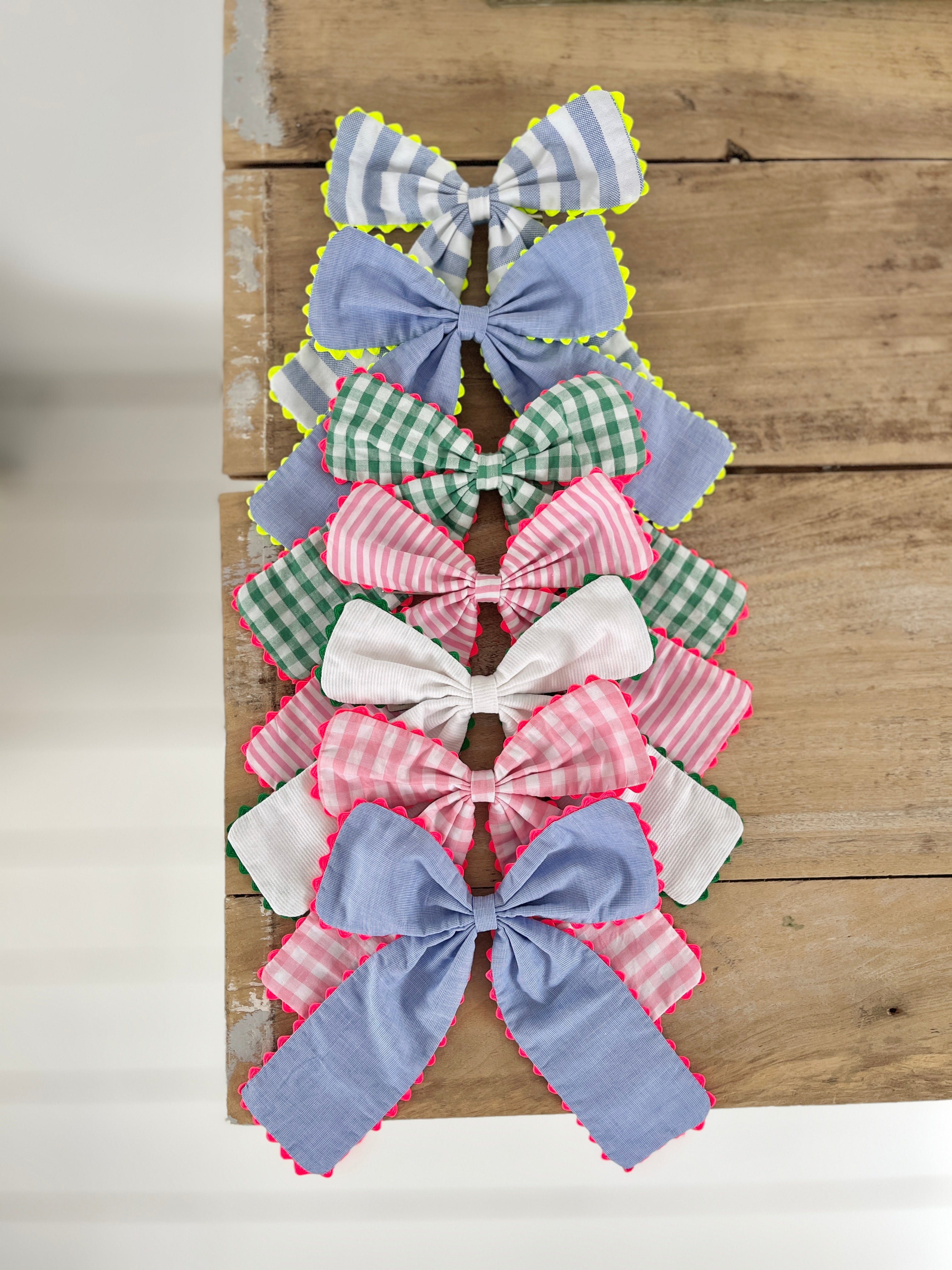 La maxi barrette à gros nœud Brunette avec du croquet