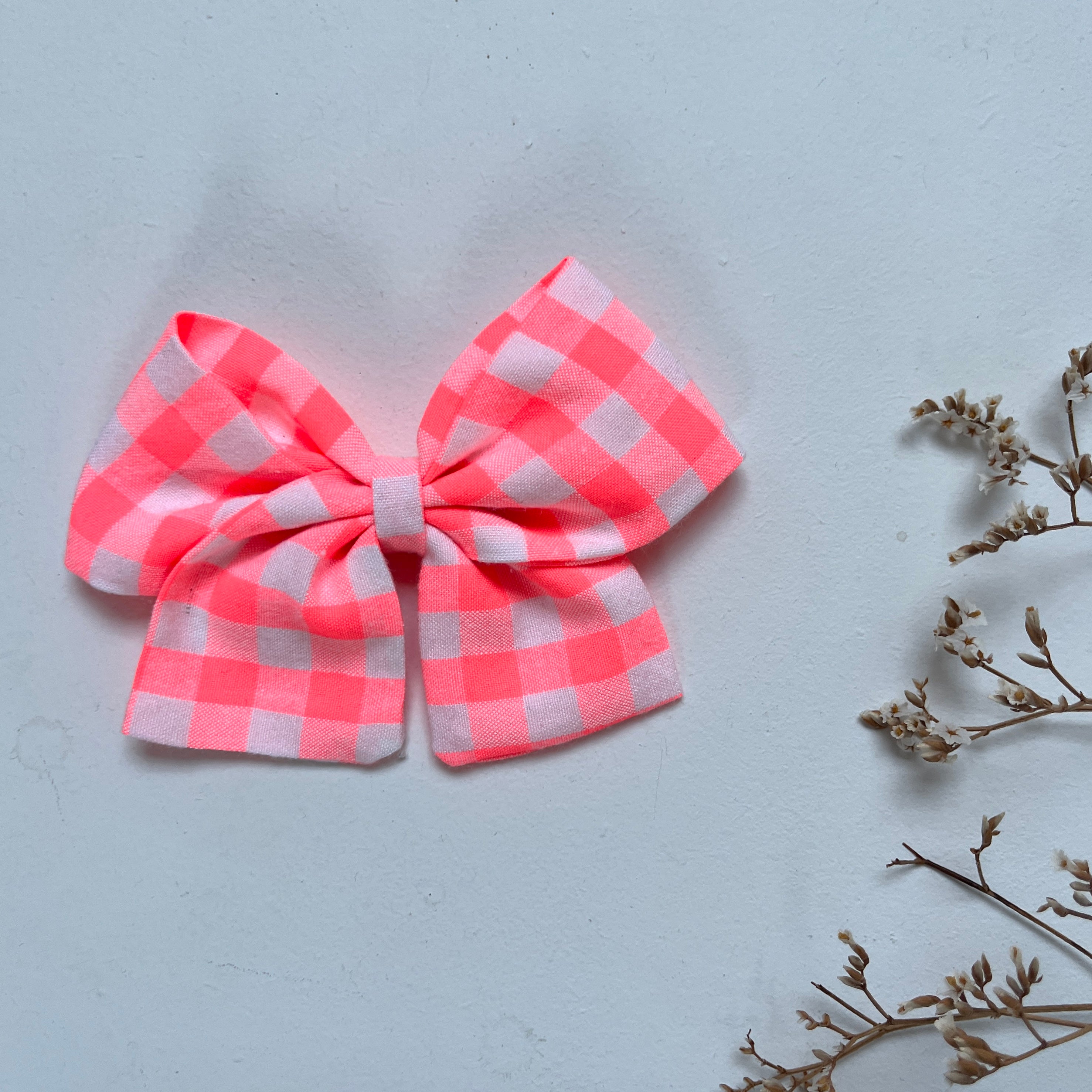 La barrette à gros noeud Brunette vichy rose fluo