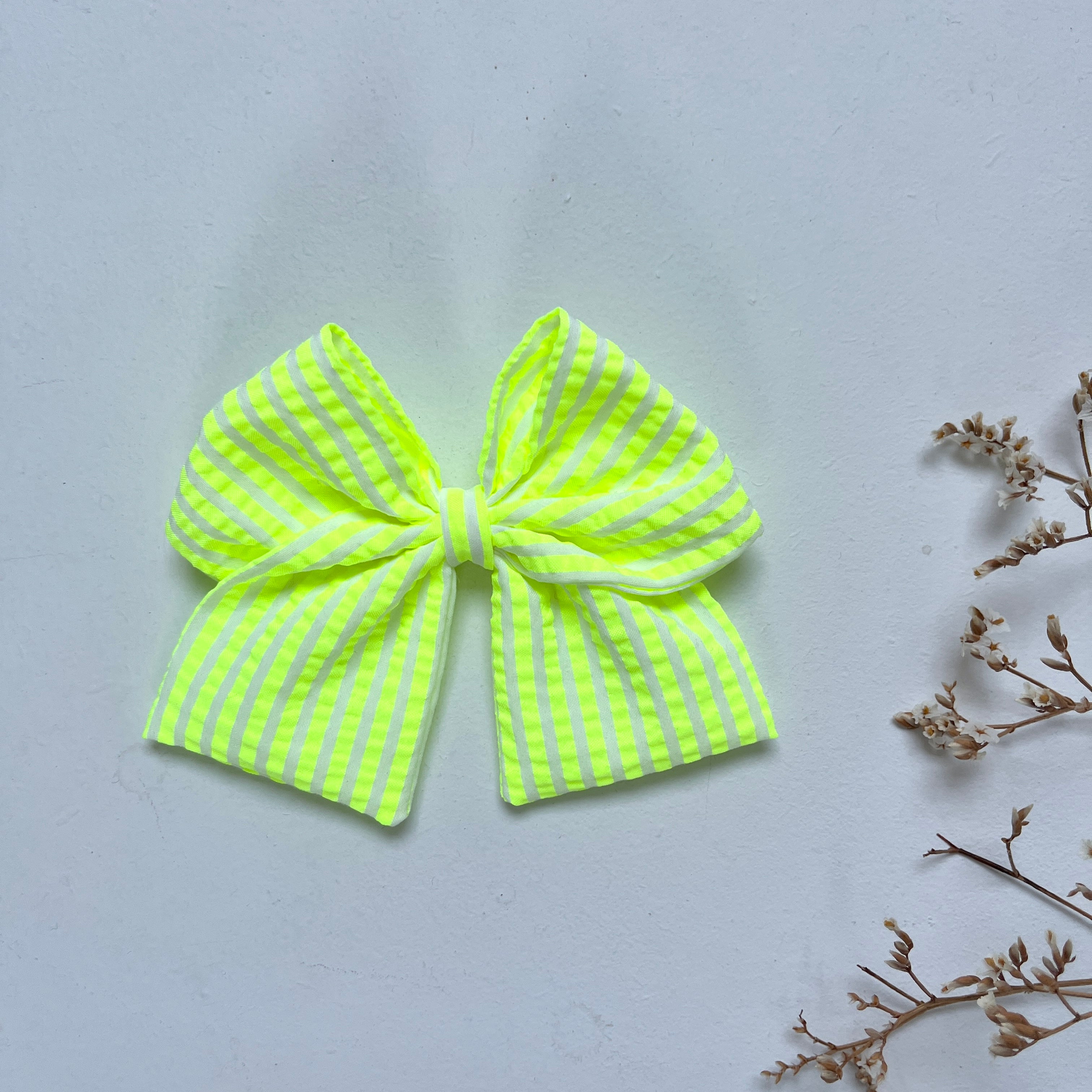 La barrette à gros noeud Brunette rayée seersucker jaune fluo