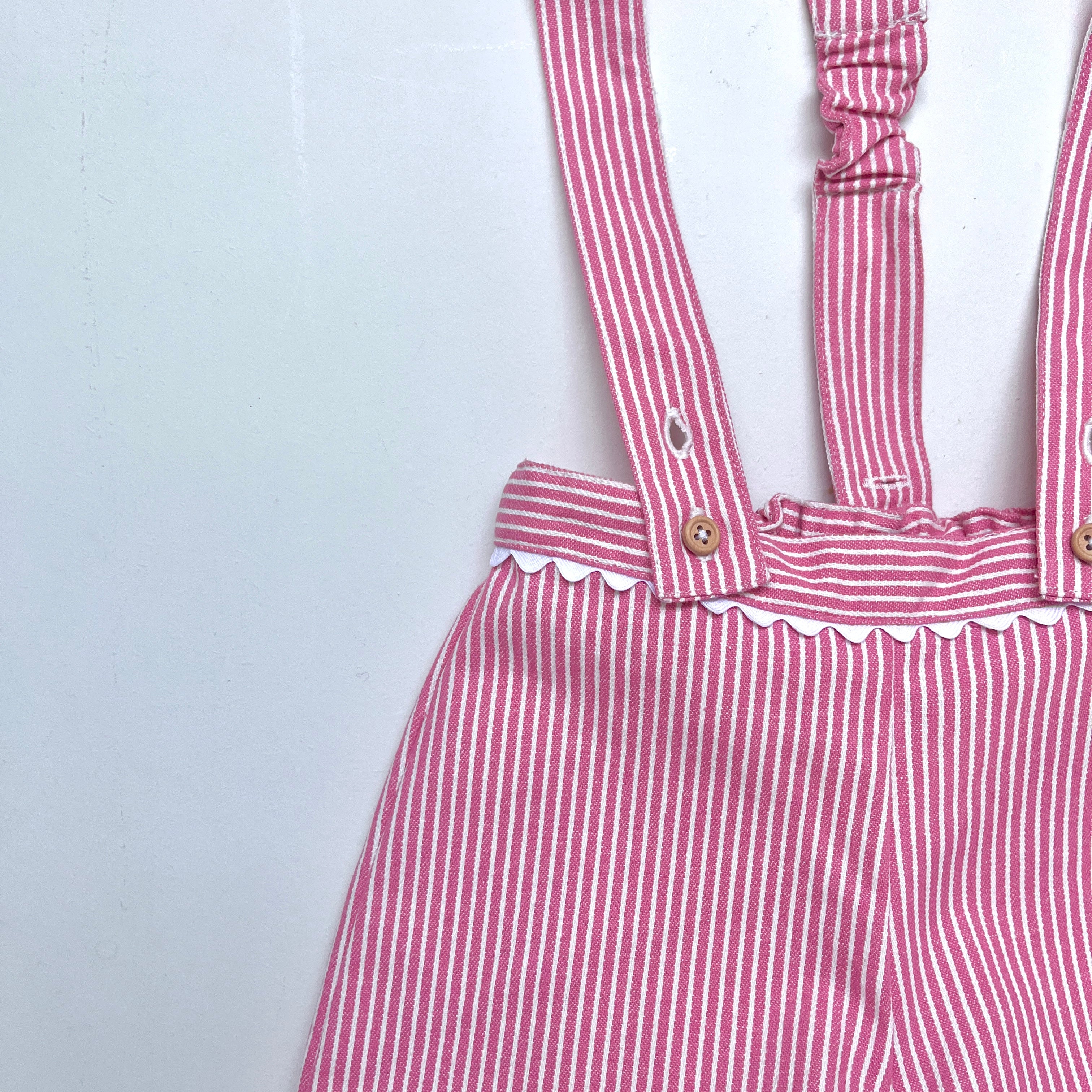 Joseph, le short à bretelles en denim rayé rose