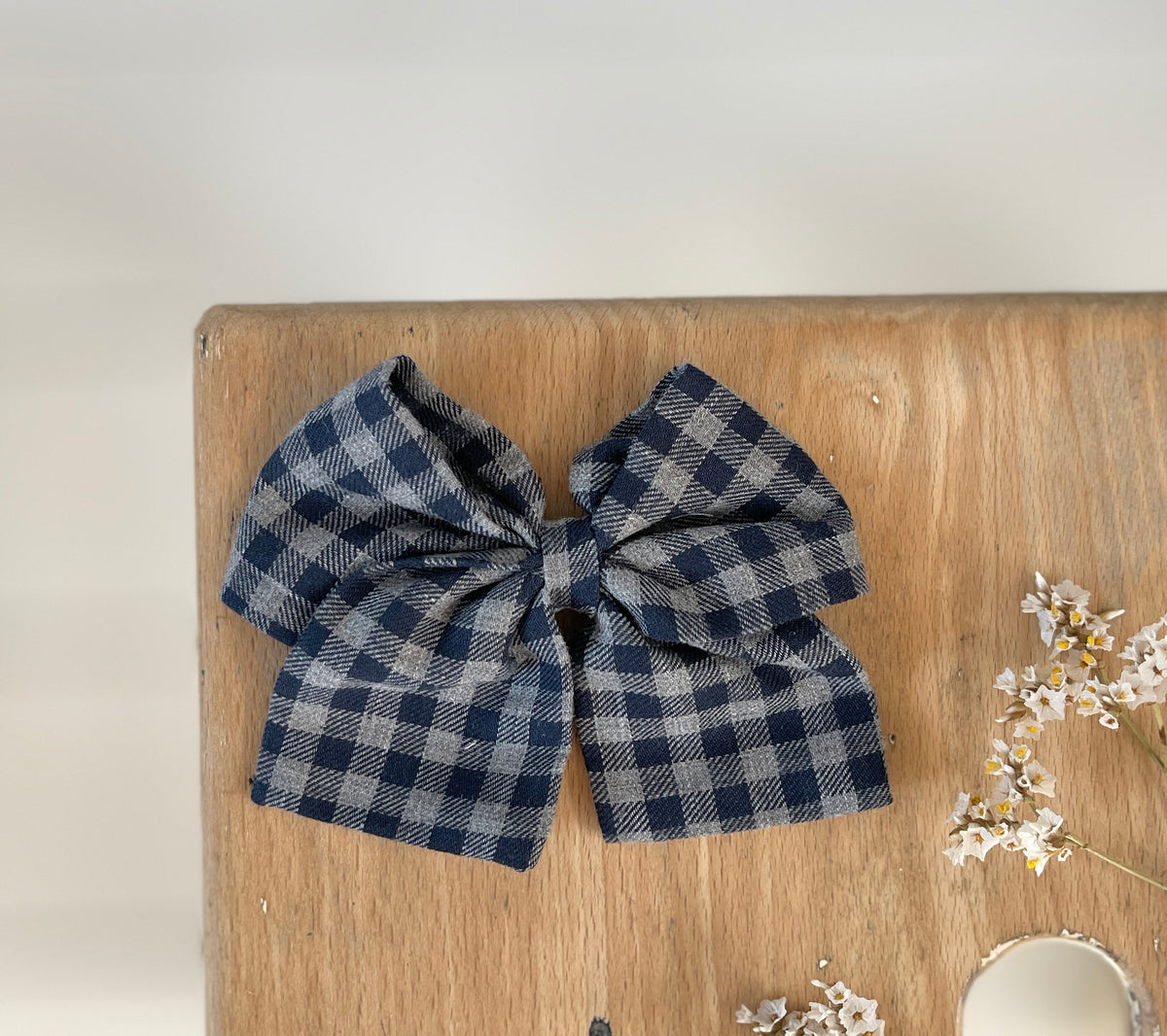La barrette à gros noeud Brunette vichy marine et gris