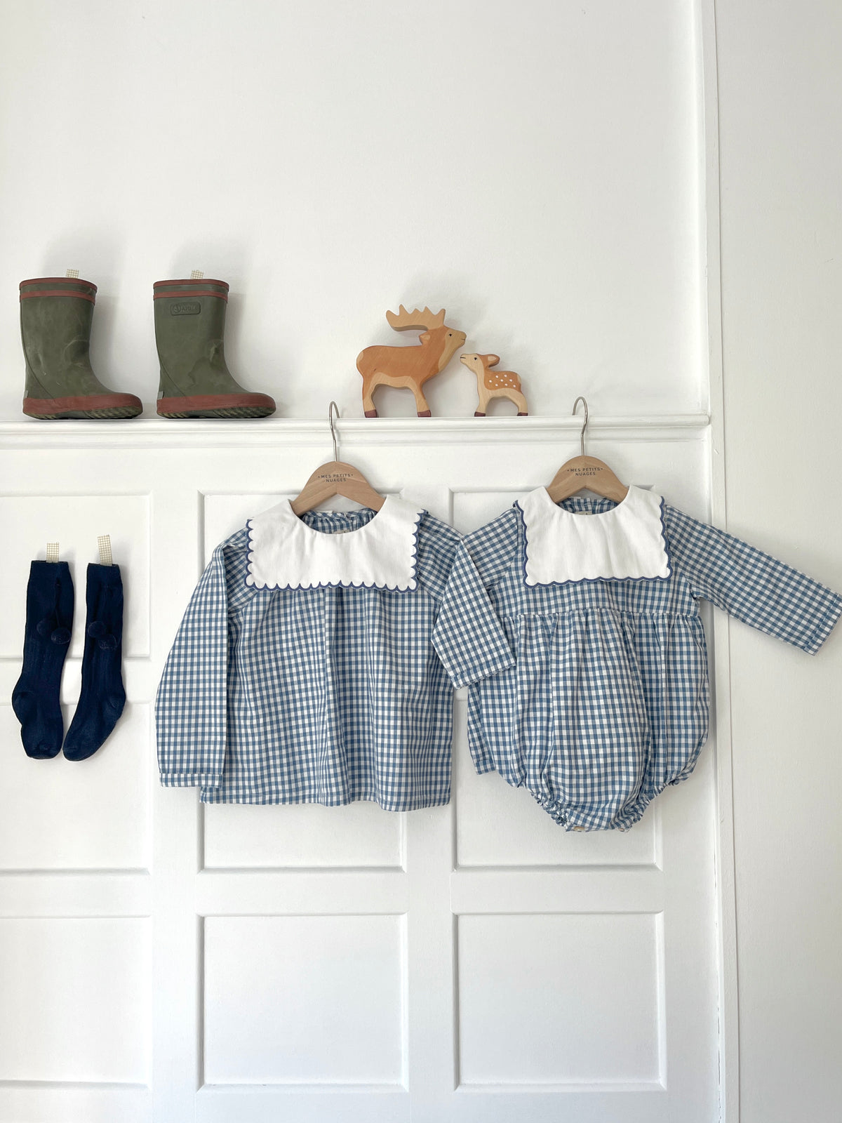 La blouse vichy bleu denim col festonné façon Petit Beurre