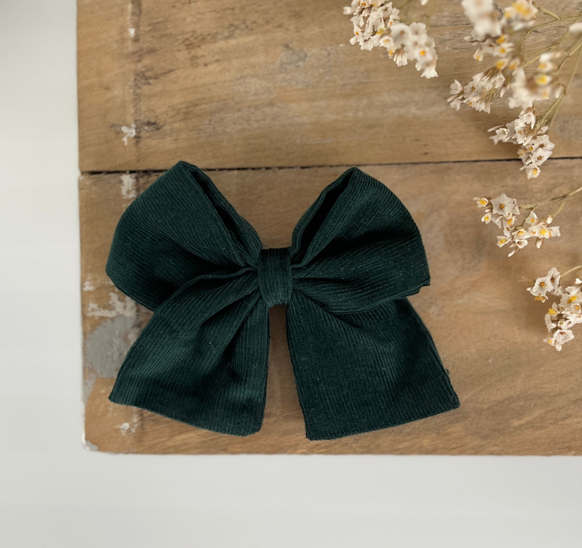La barrette à gros noeud Brunette velours milleraies vert foncé