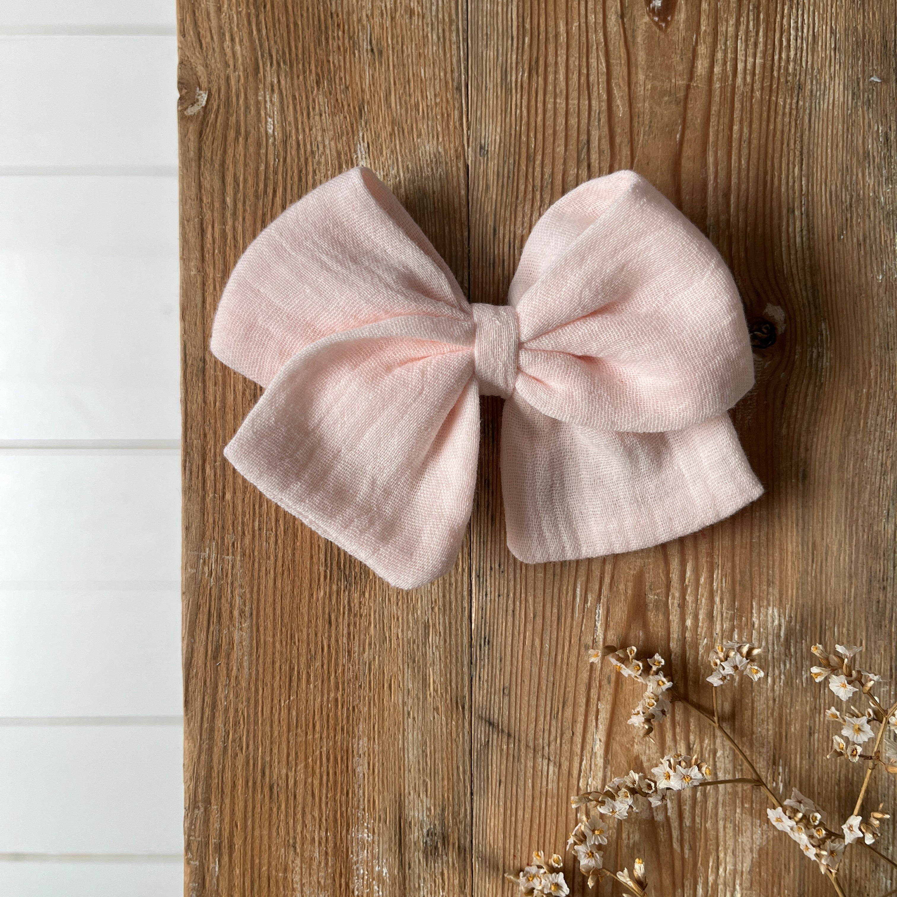 La barrette à gros noeud Brunette double gaze rose poudré