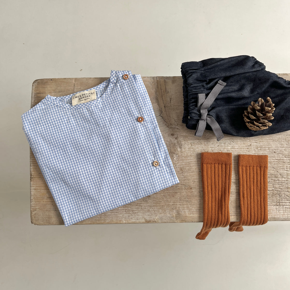 La blouse Jean avec la patte de boutonnage côté