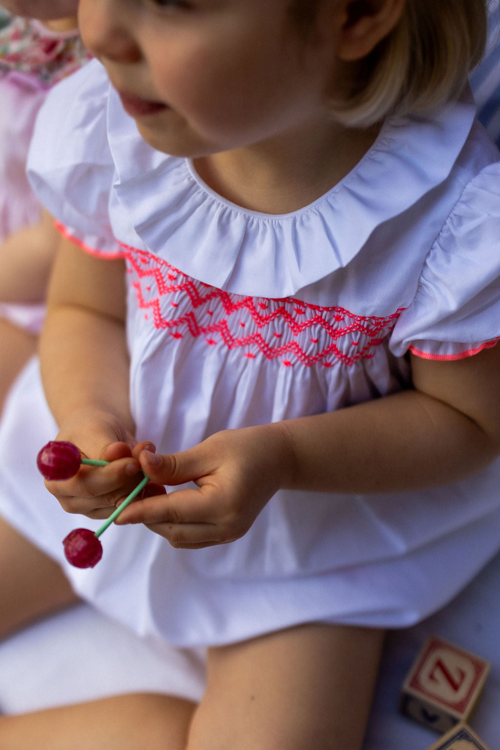 Le pyjama smockée des petites filles, Bertille