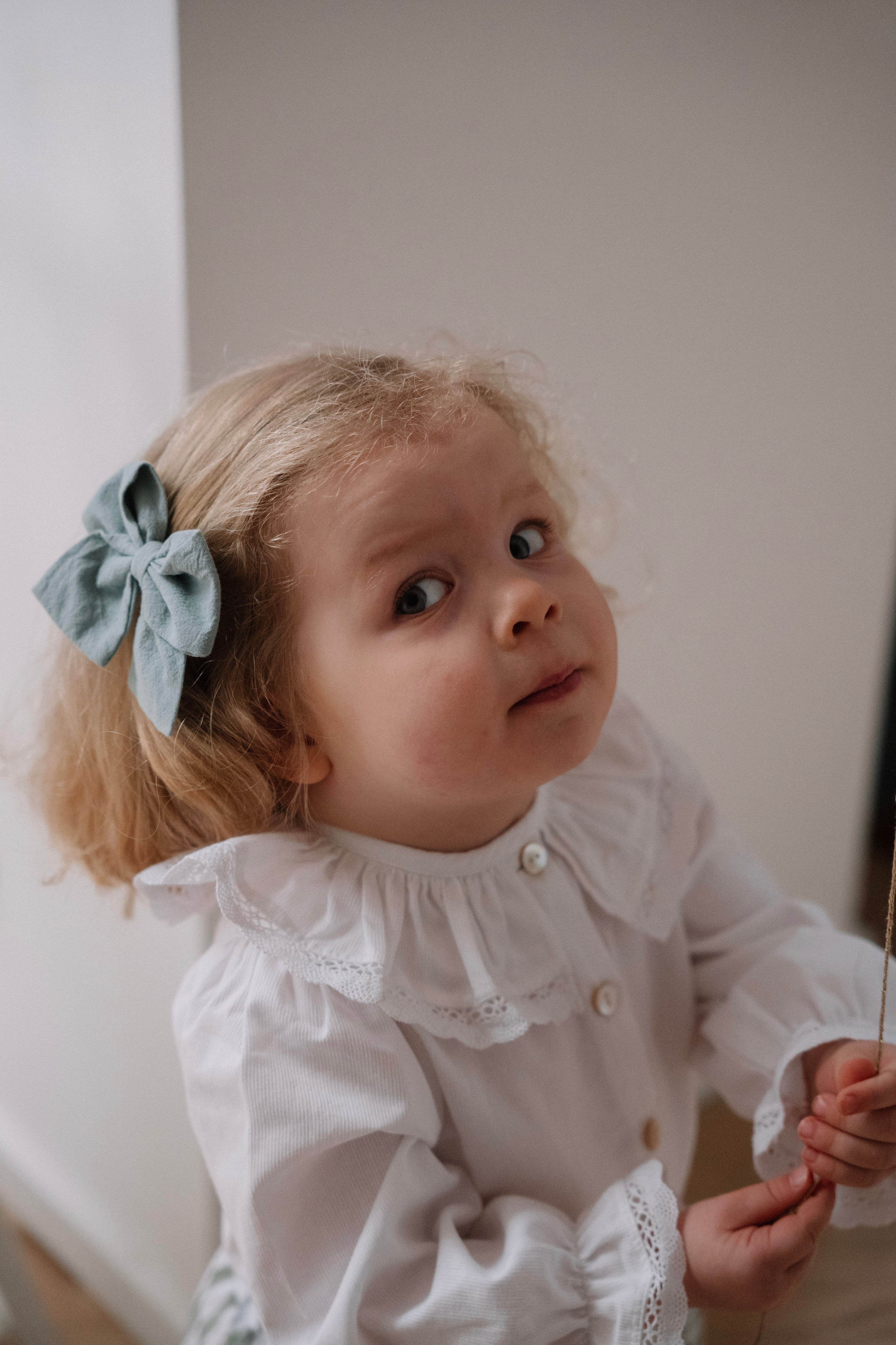 La blouse à grand col volanté brodé Margaux