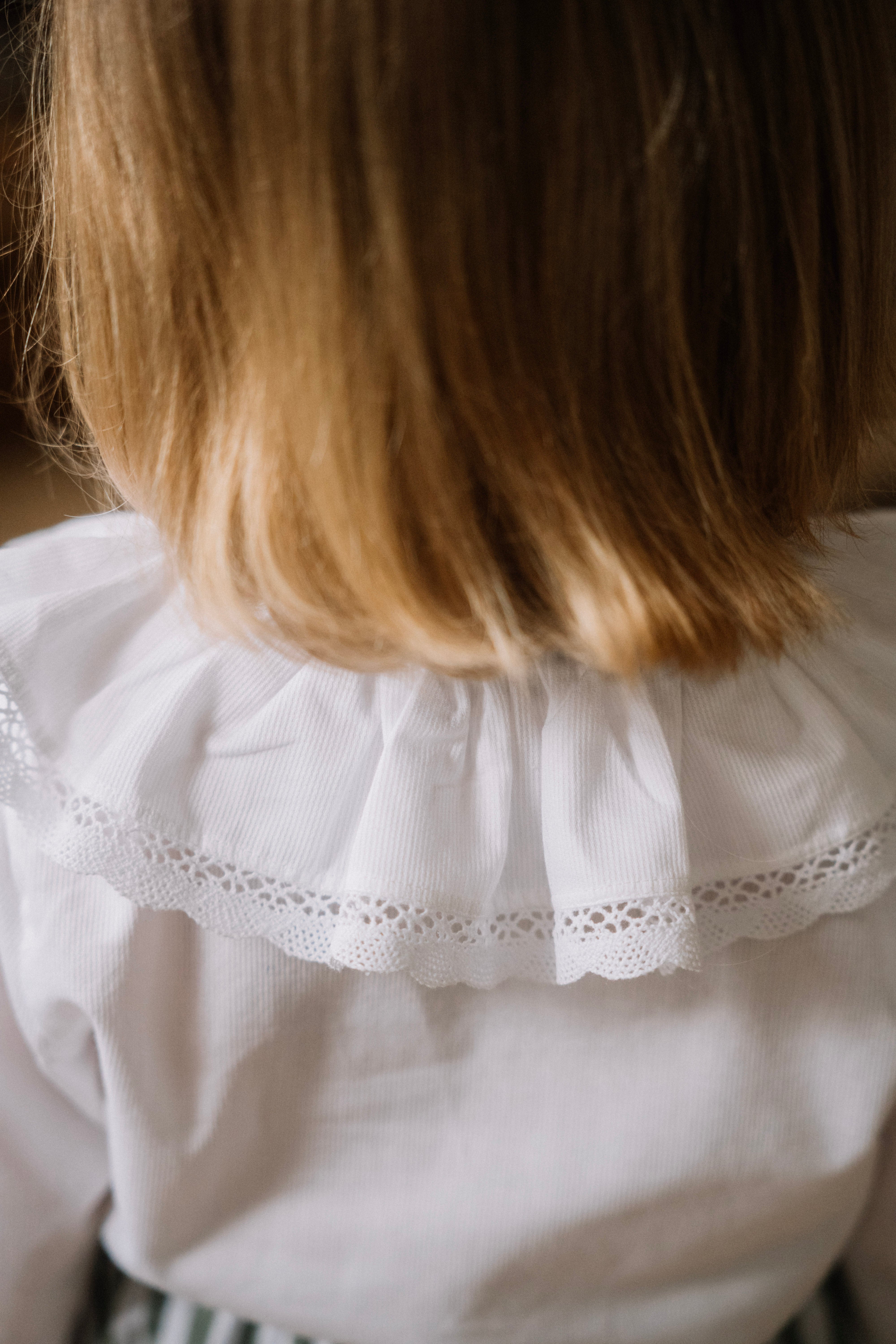 La blouse à grand col volanté brodé Margaux