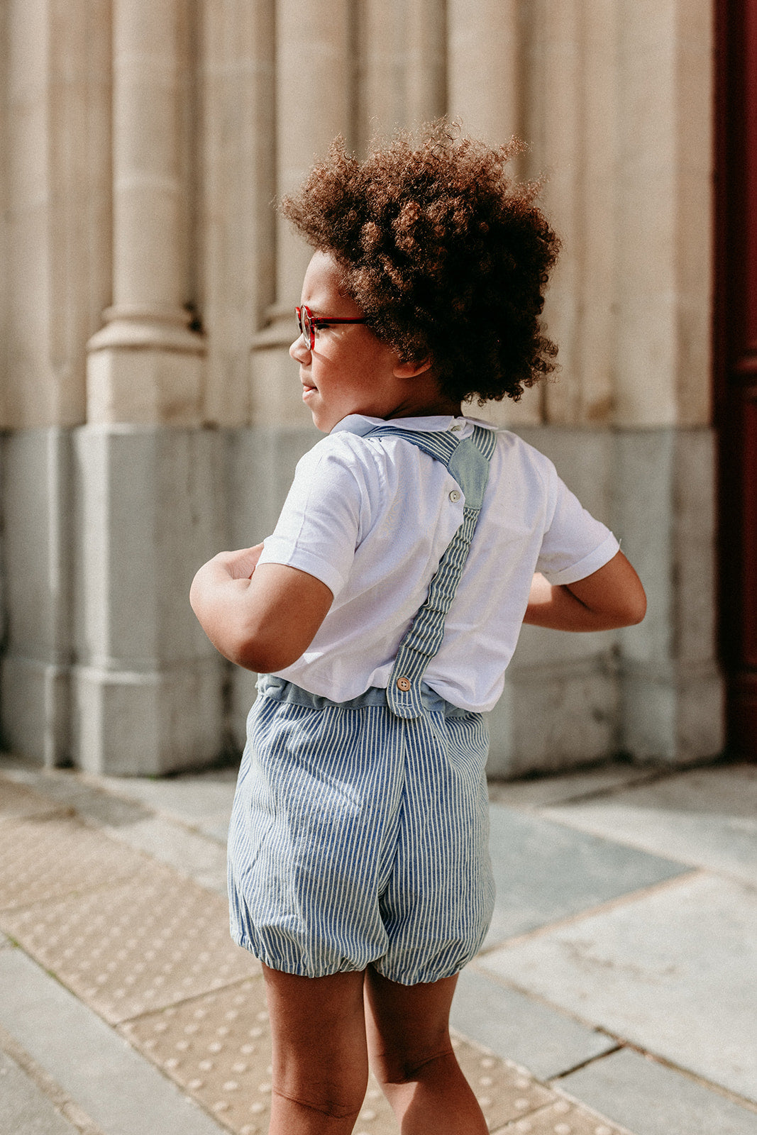 Joseph, le short à bretelles en denim rayé ciel