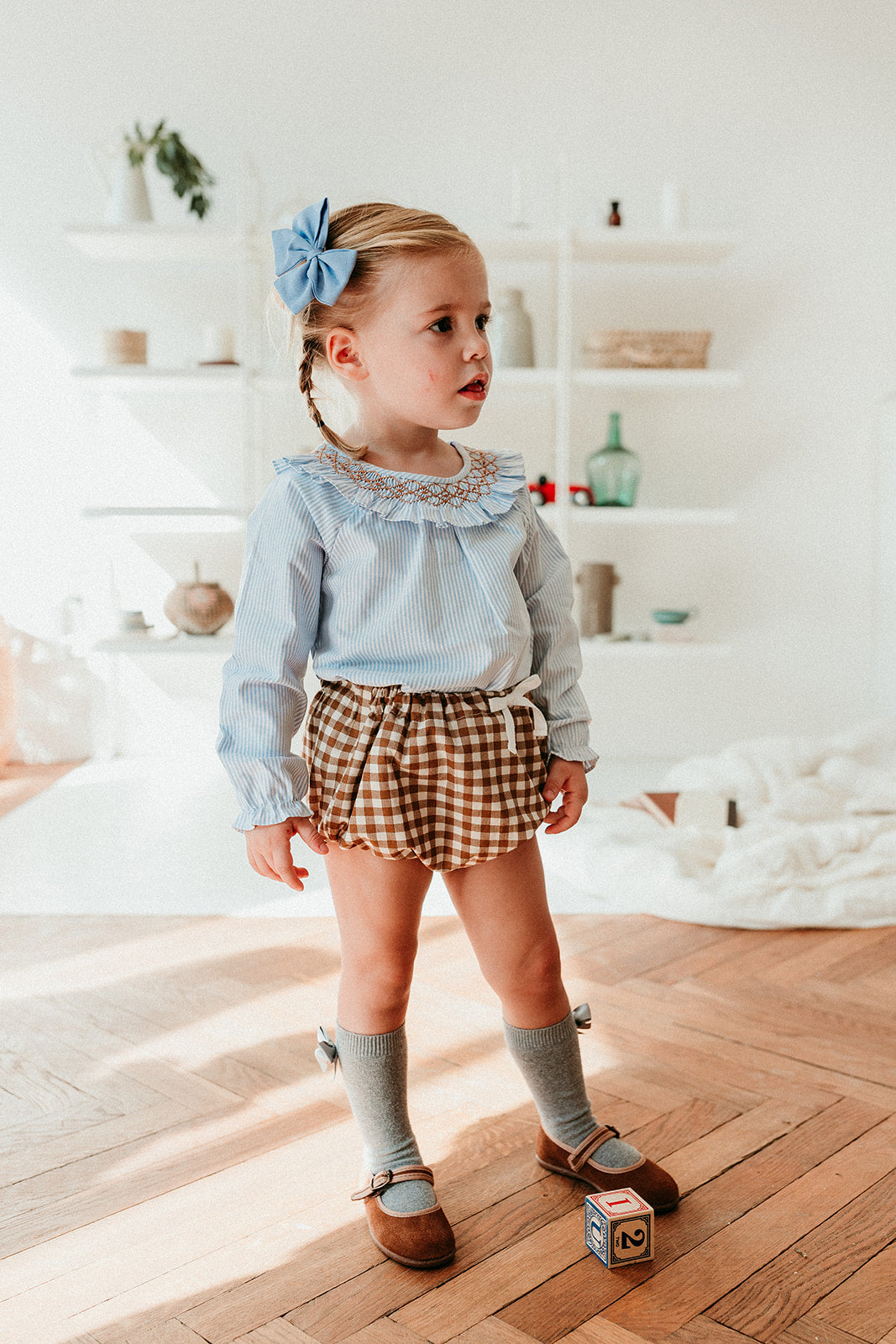 La blouse au col volanté smocké ocre Dauphine