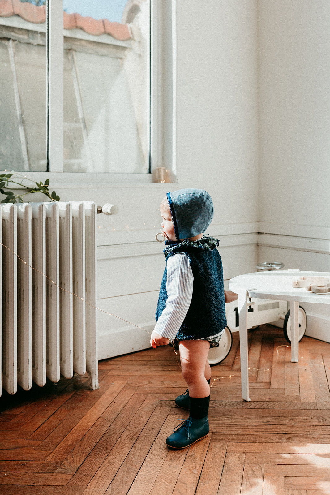 Le béguin réversible Lazare en tartan vert et chambray bleu denim