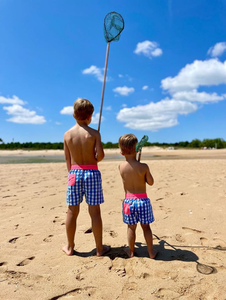Le short de bain Gustave garçon vichy bleu roi et rose fluo