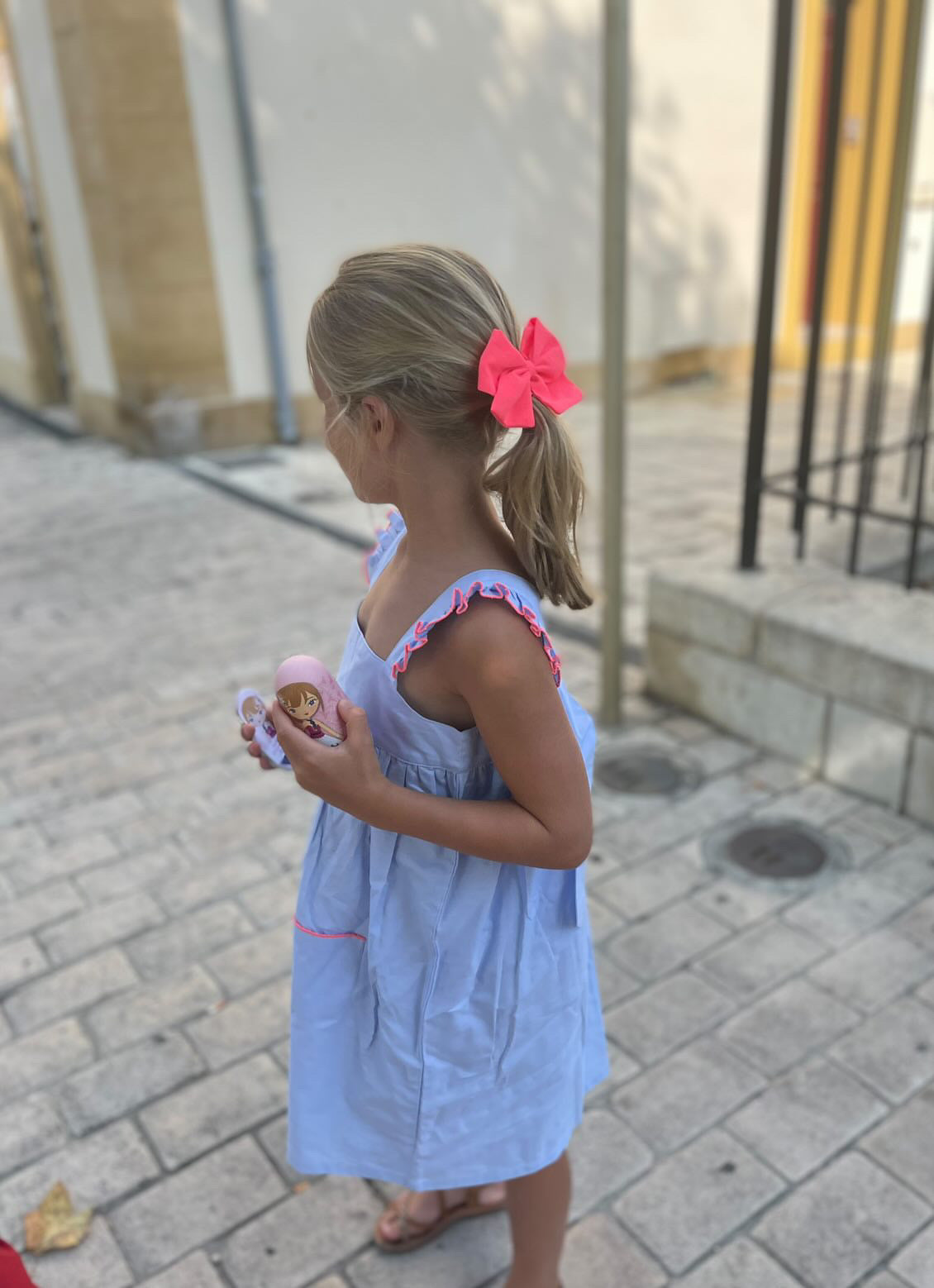 La robe Paola à gros noeud dans le dos