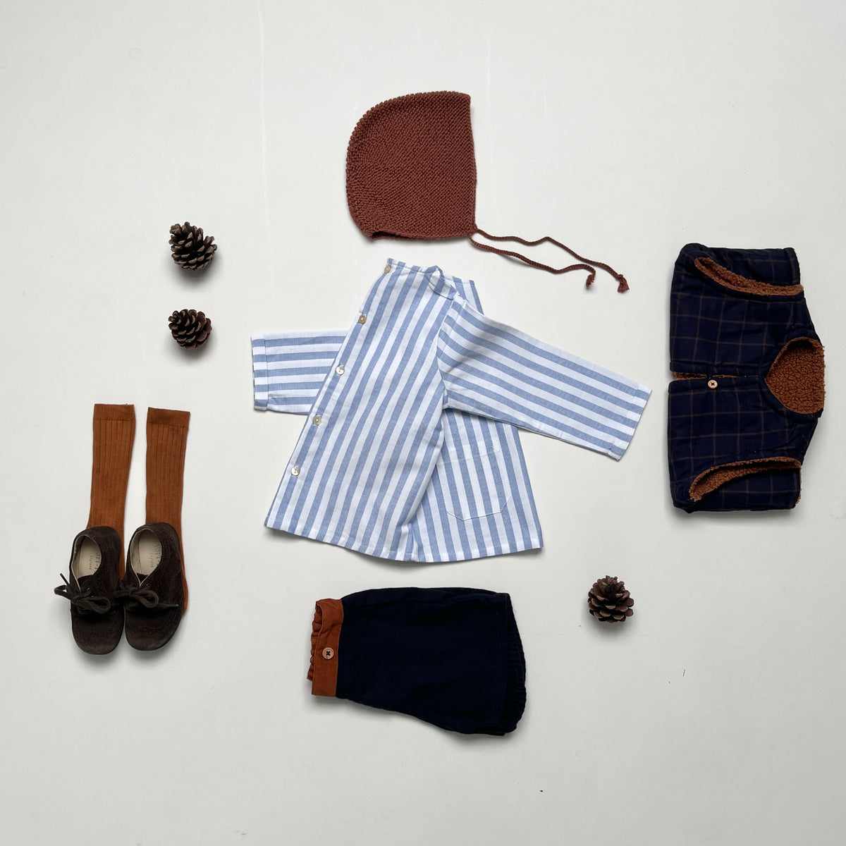 La blouse sans col Barnabé à larges rayures bleues