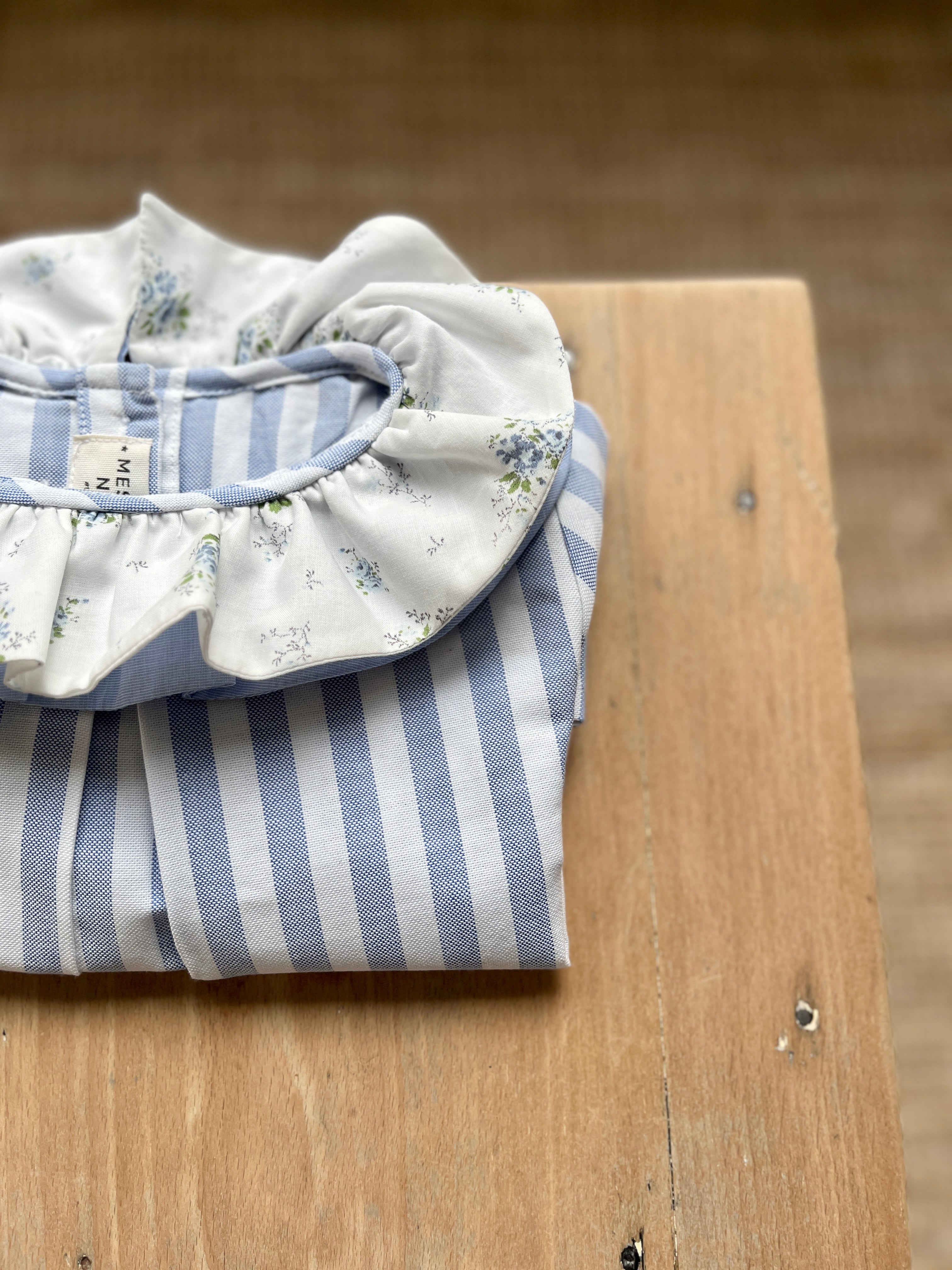 La blouse à double col volanté Fleur