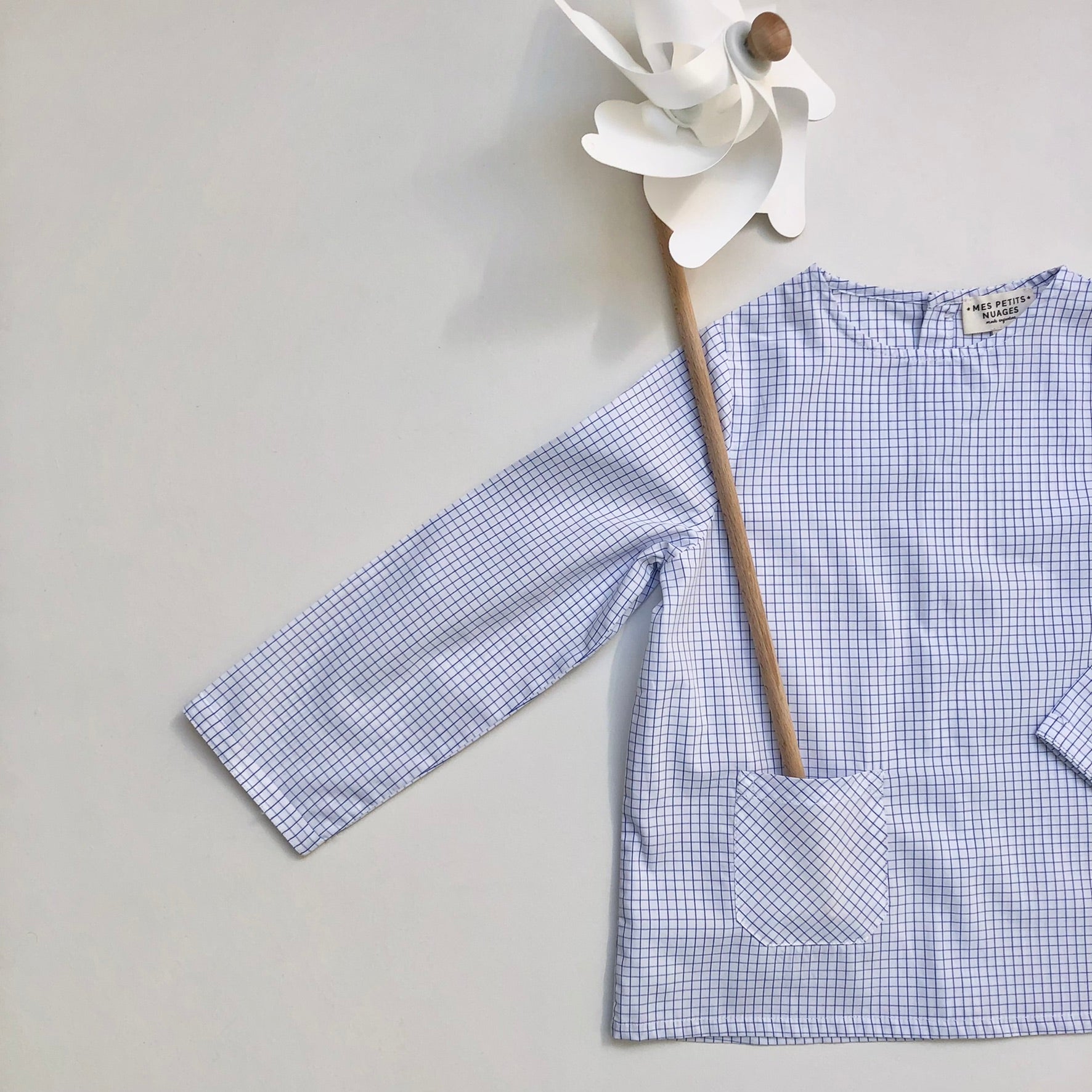 La blouse sans col Barnabé à carreaux