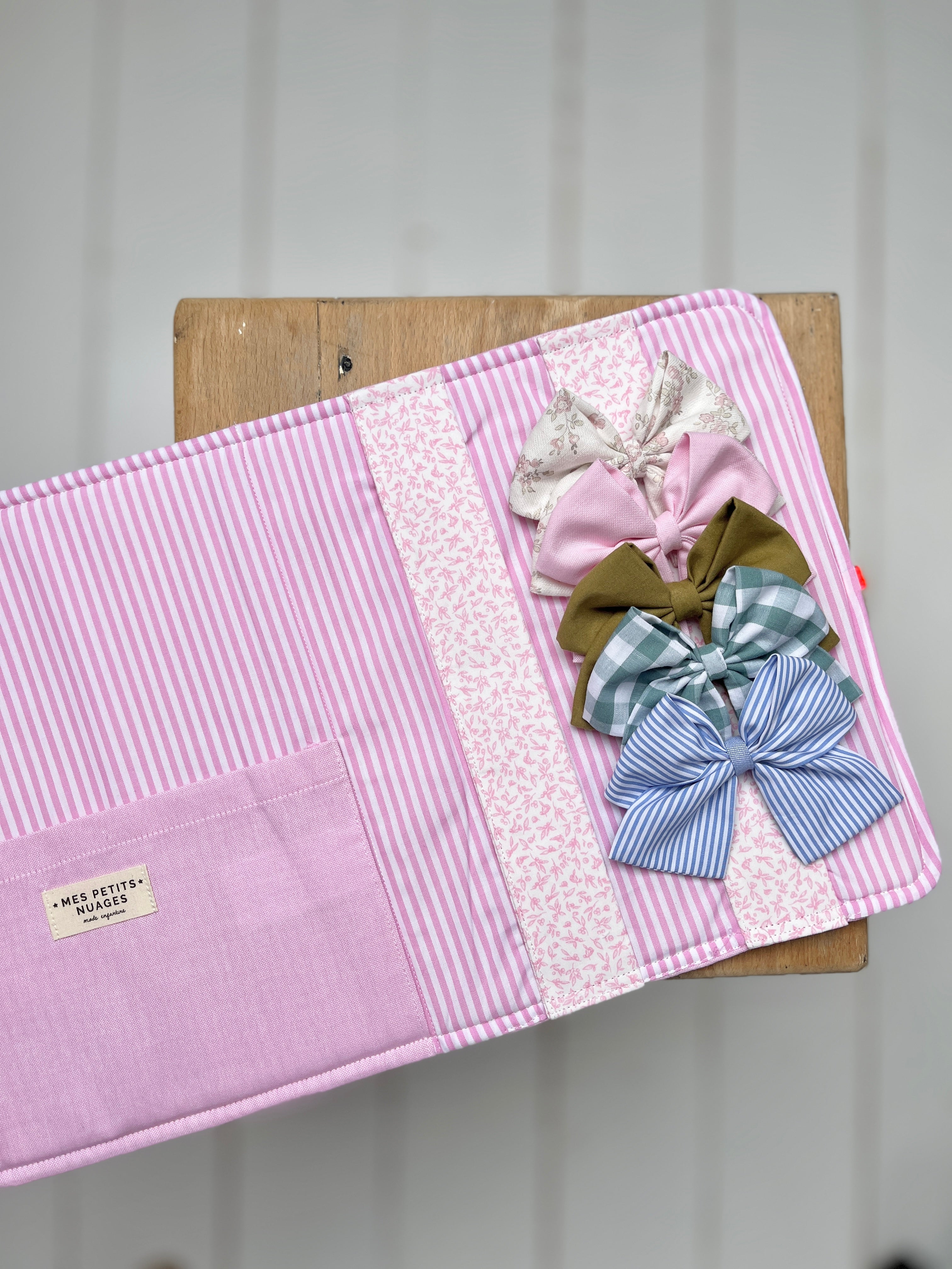 Colette, le range-barrette rose