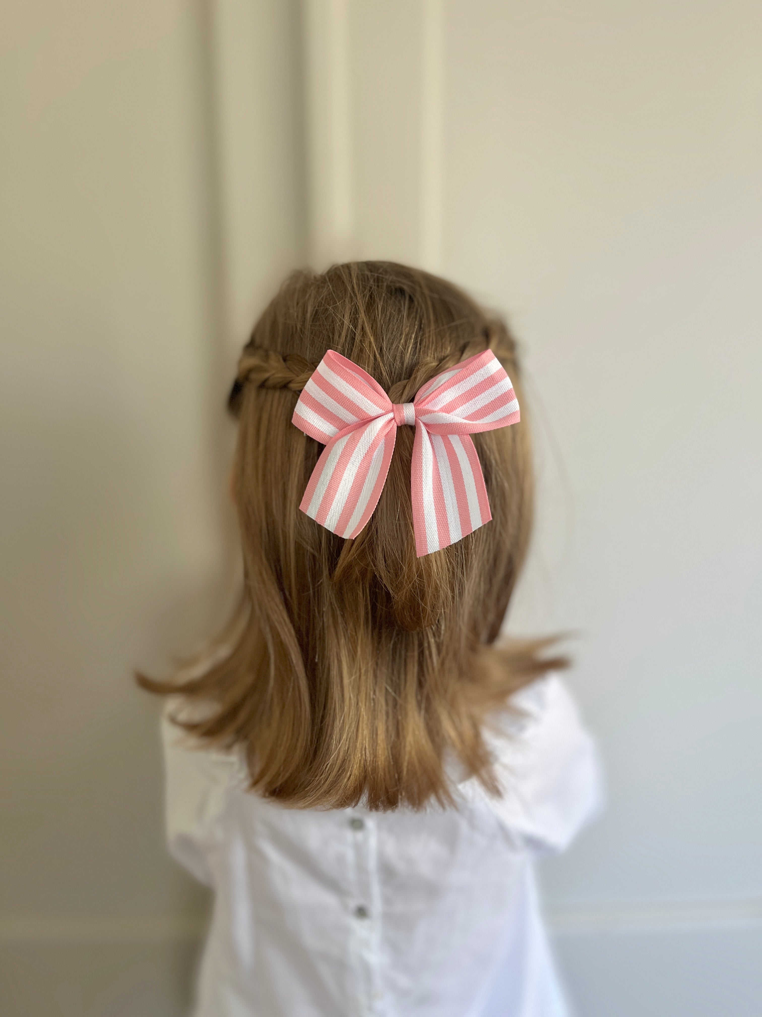 La barrette à gros noeud Brunette rayée transat rose