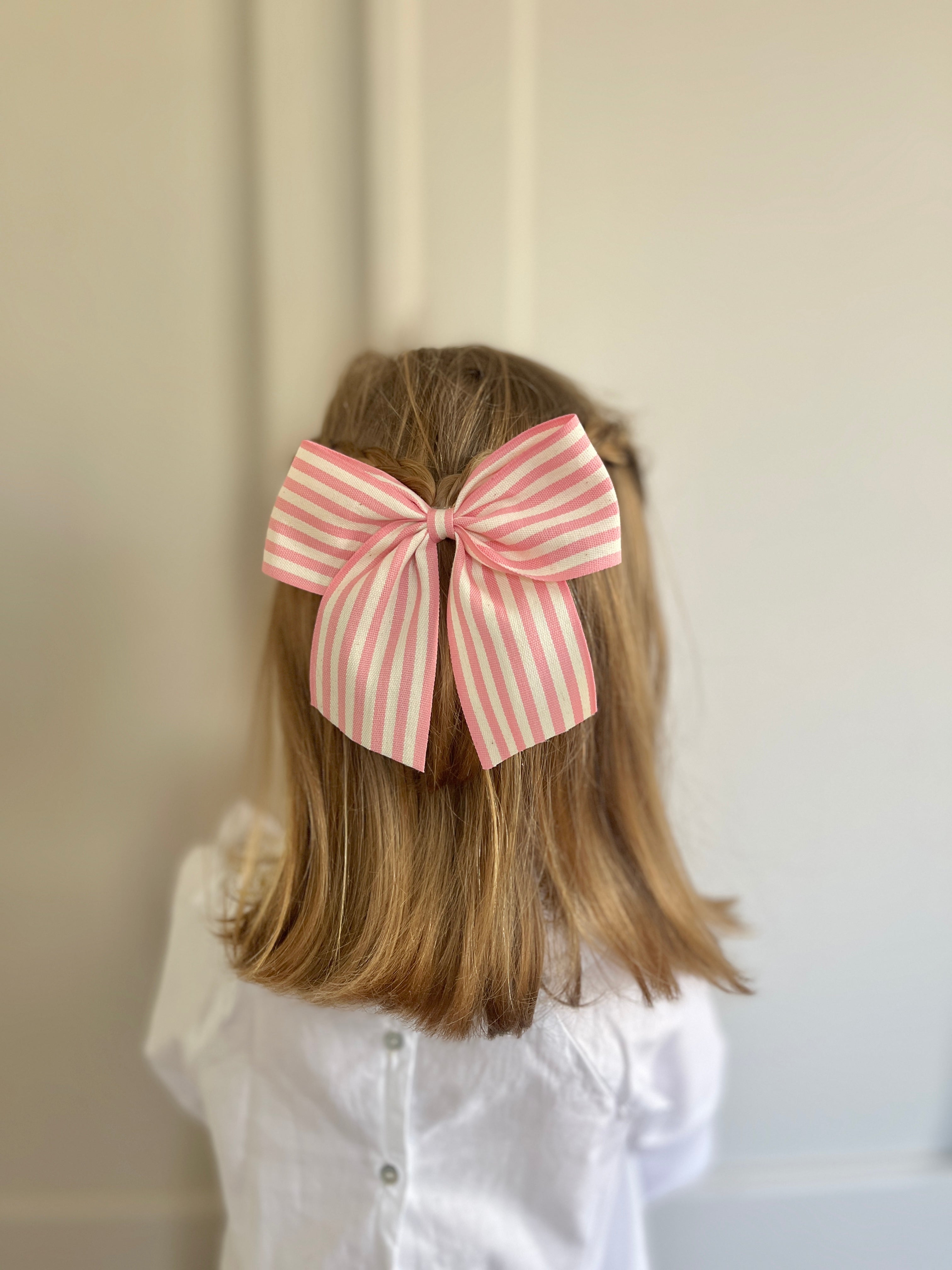 La barrette à gros noeud Brunette rayures transat rose (taille XL)