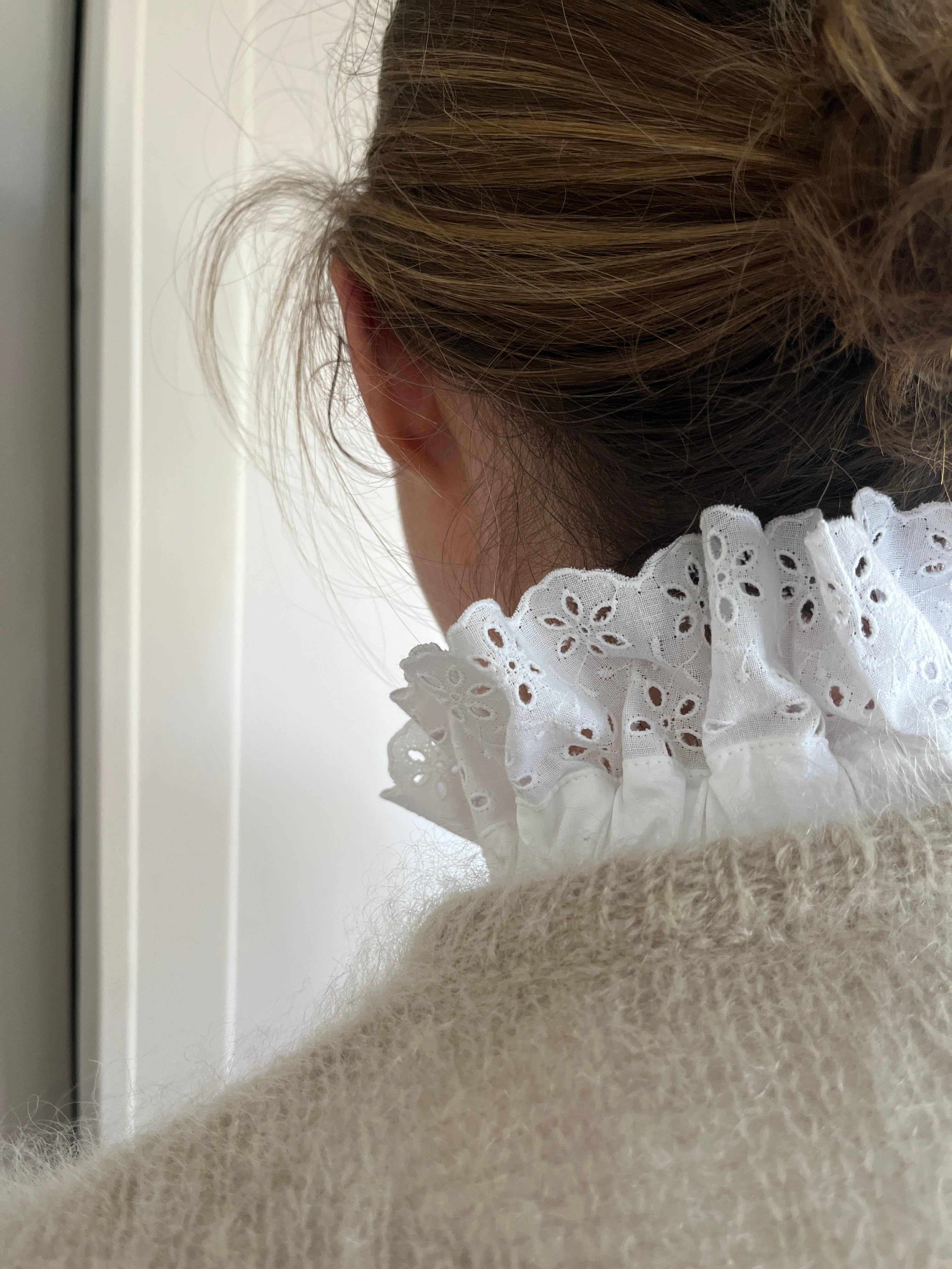 Hortense le col volanté en broderie anglaise blanche