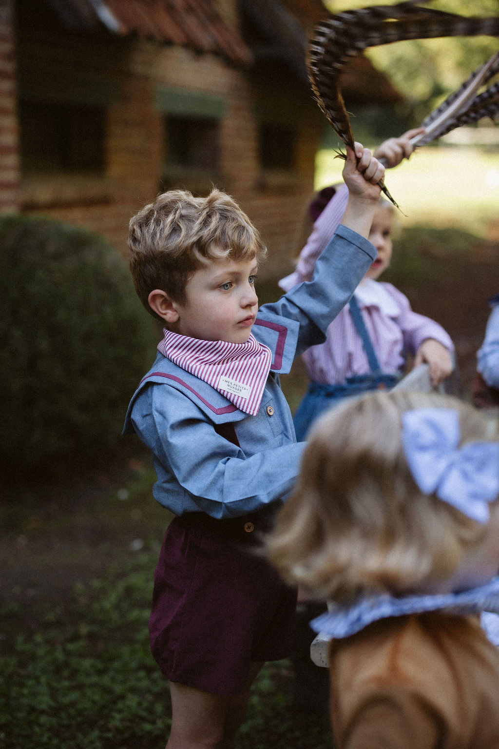 Joseph, le short à bretelles en velours lisse bordeaux