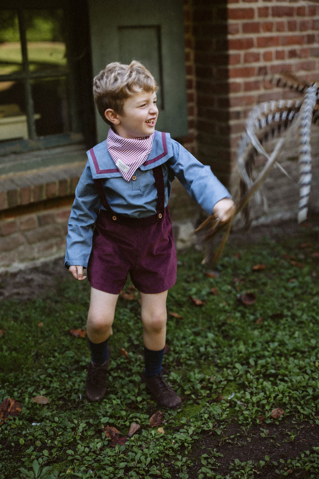 Joseph, le short à bretelles en velours lisse bordeaux