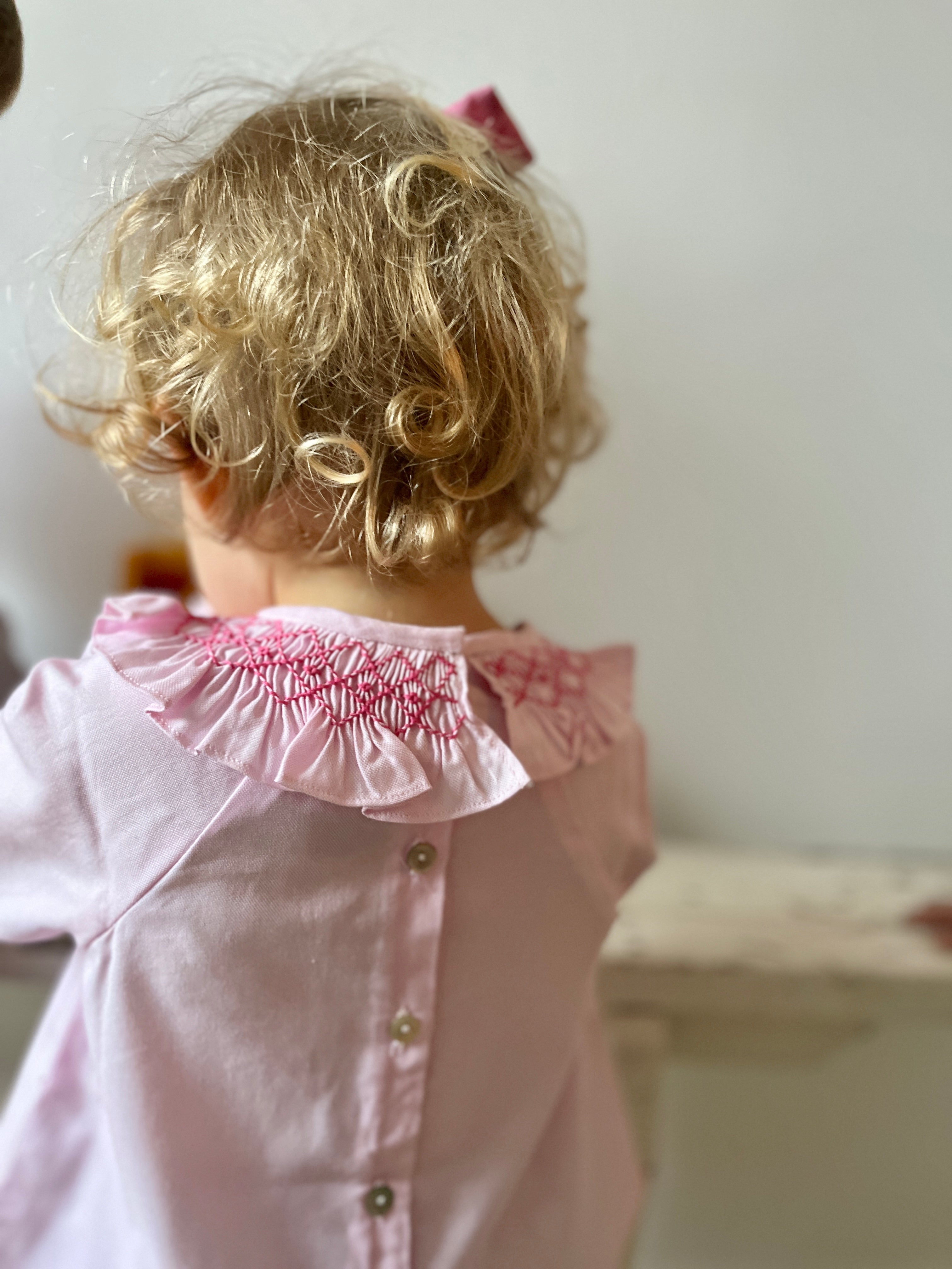 La blouse au col volanté smocké rose Dauphine