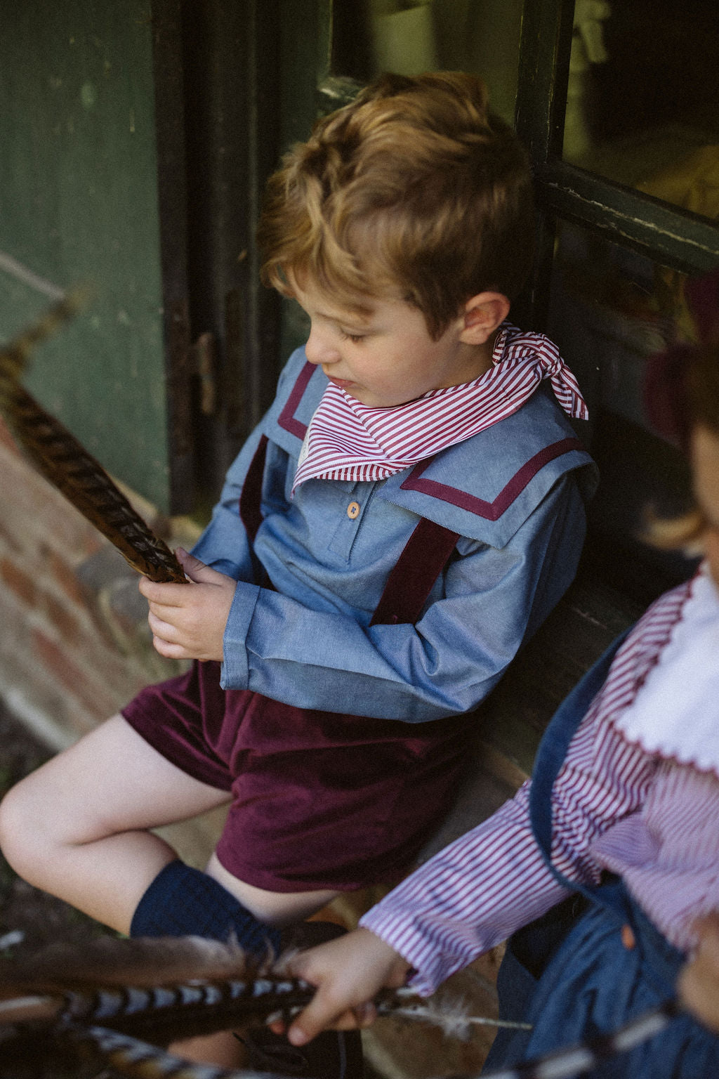 La blouse à col carré Hector denim et bordeaux