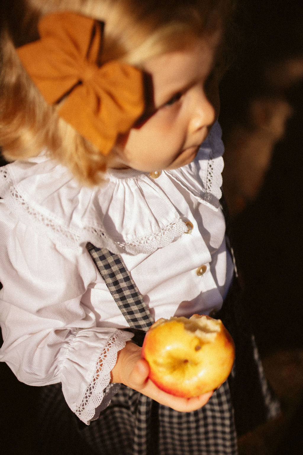 La blouse à grand col volanté brodé blanc Margaux