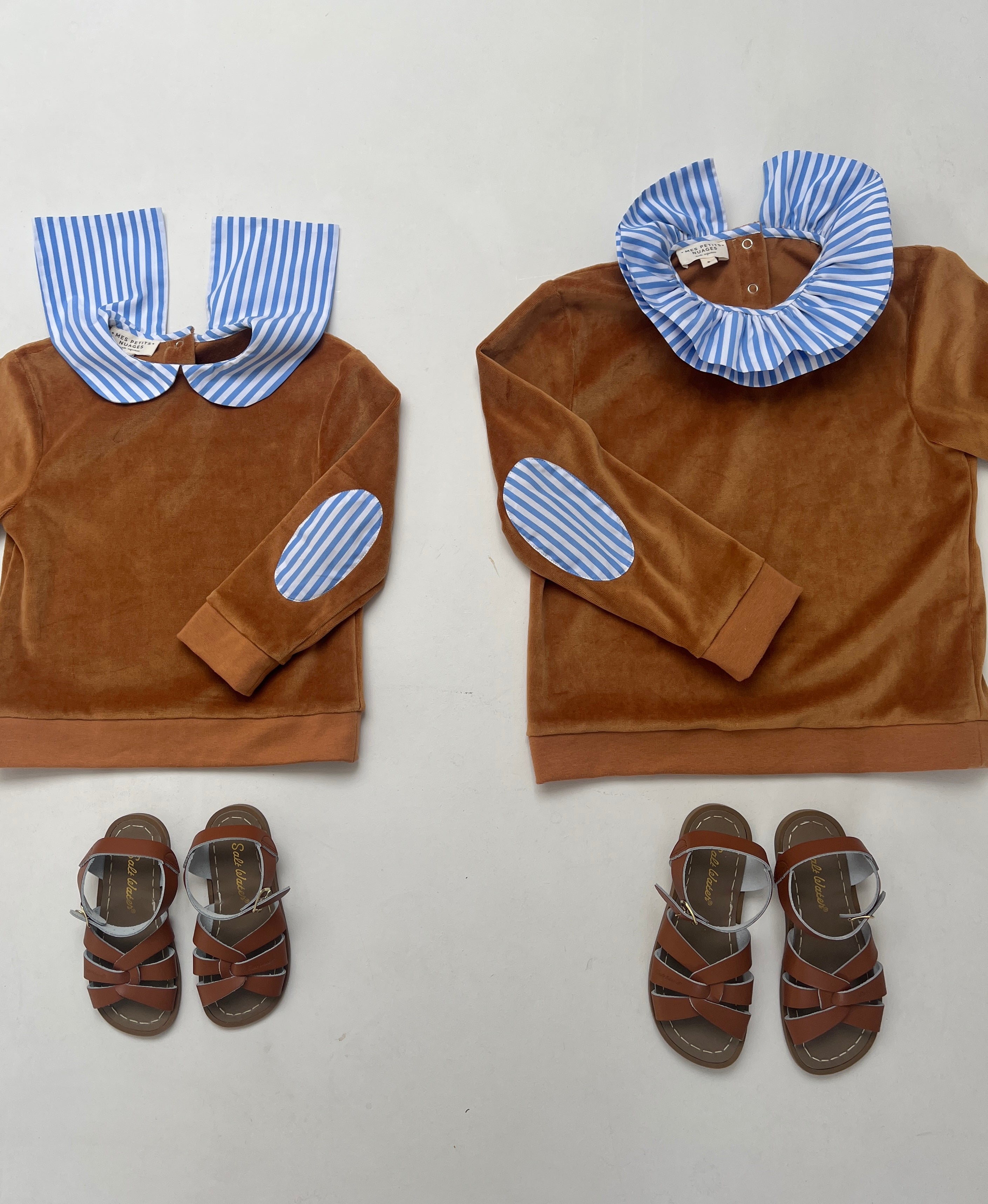 Le sweat à col Louison camel à col volanté rayé bleu