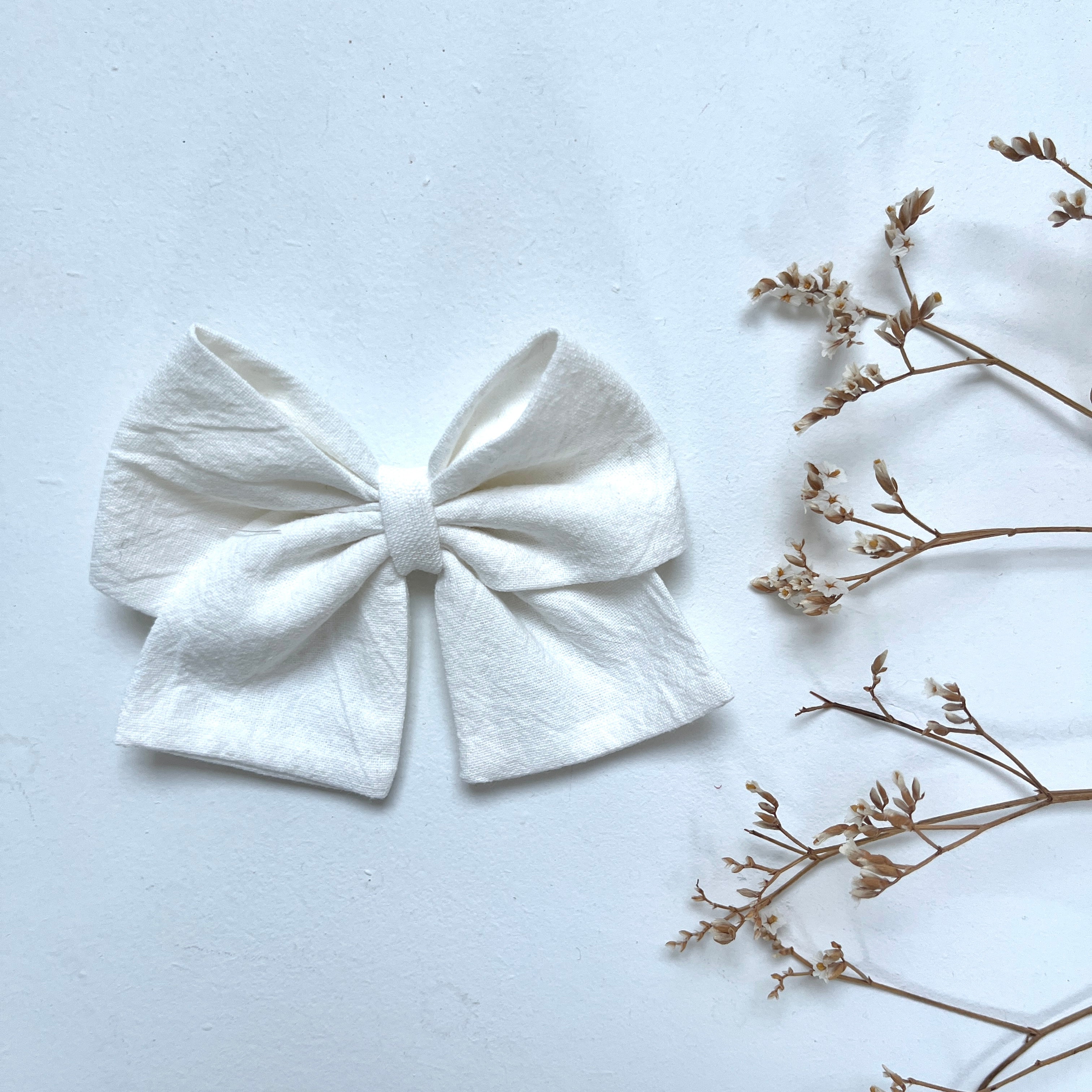 La barrette à gros noeud Brunette unie blanc cassé