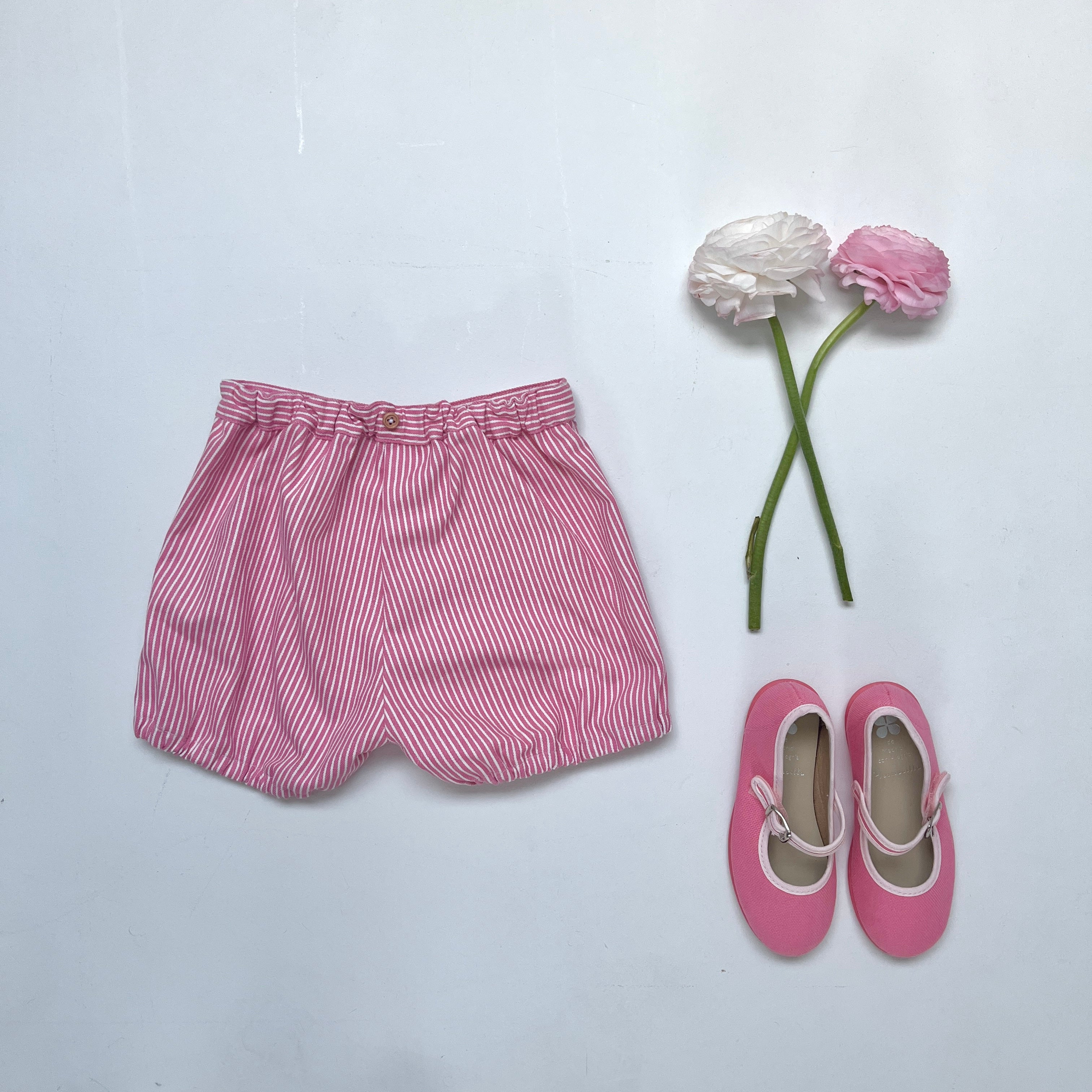 Joseph, le short à bretelles en denim rayé rose