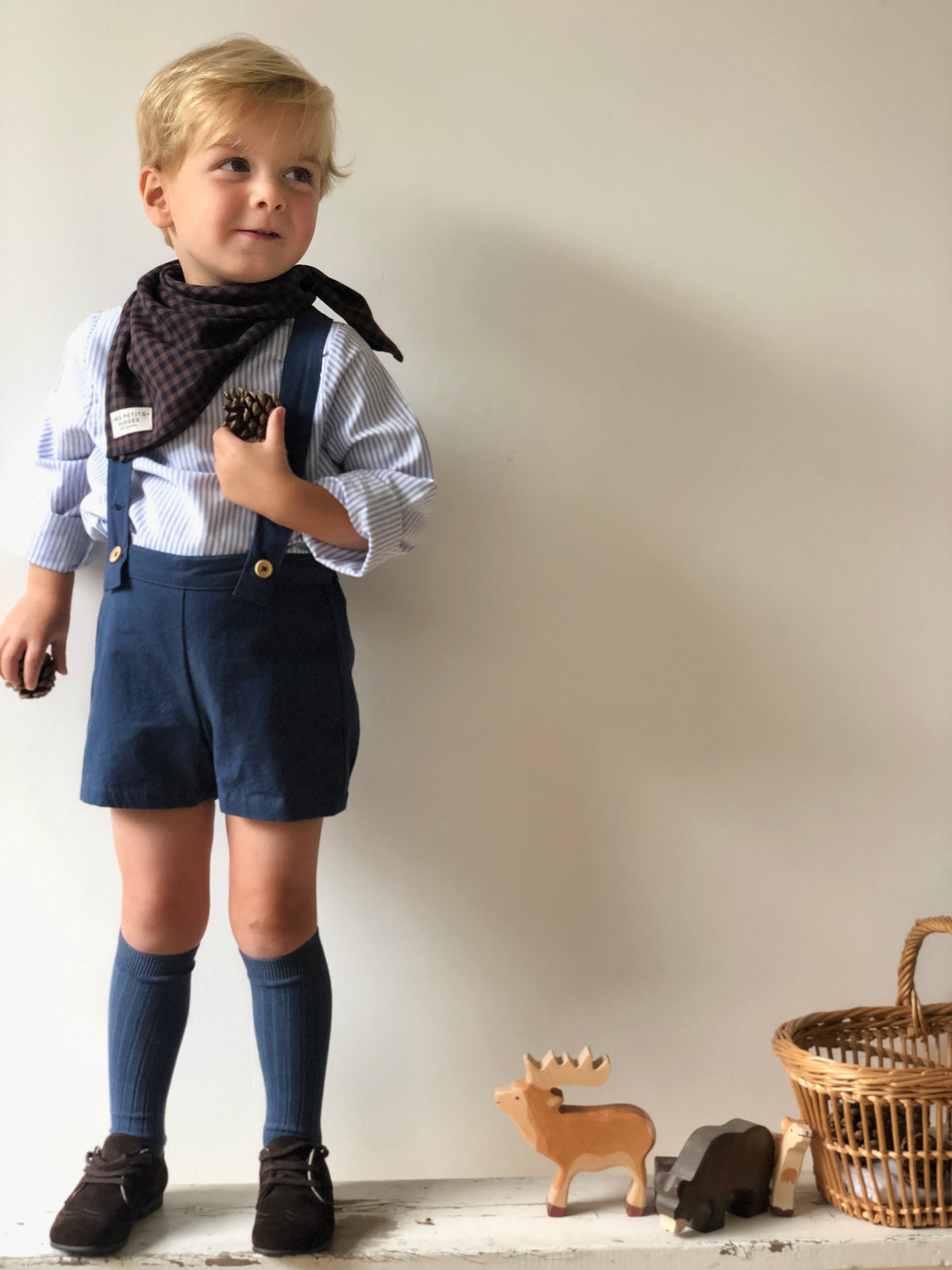 Joseph, le short à bretelles en twill de coton bleu denim