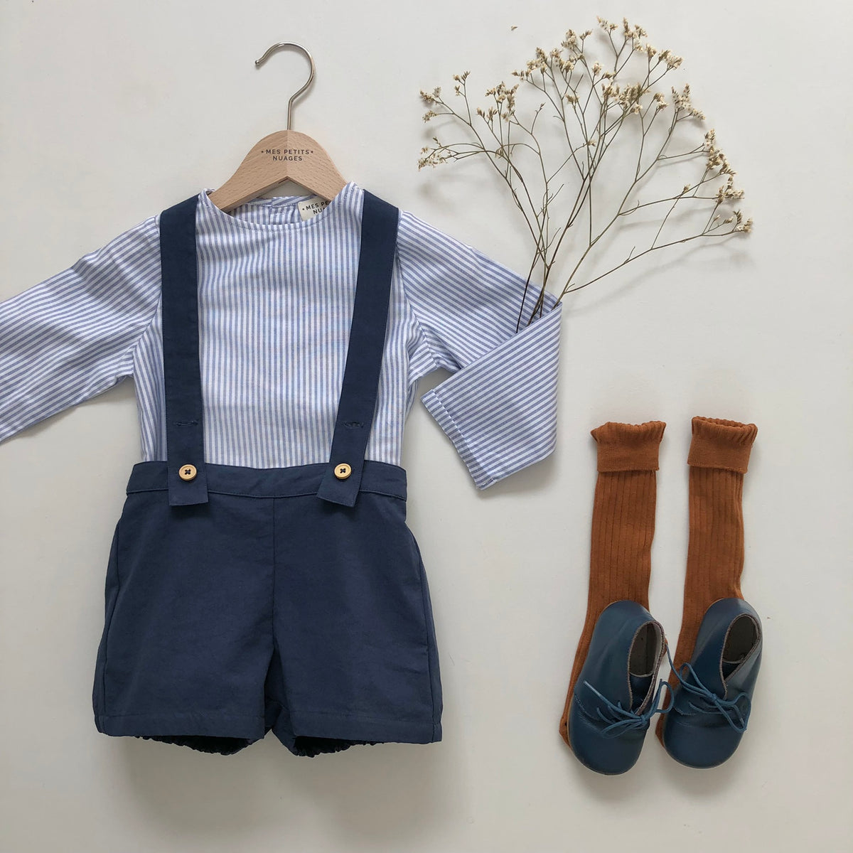 Joseph, le short à bretelles en twill de coton bleu denim