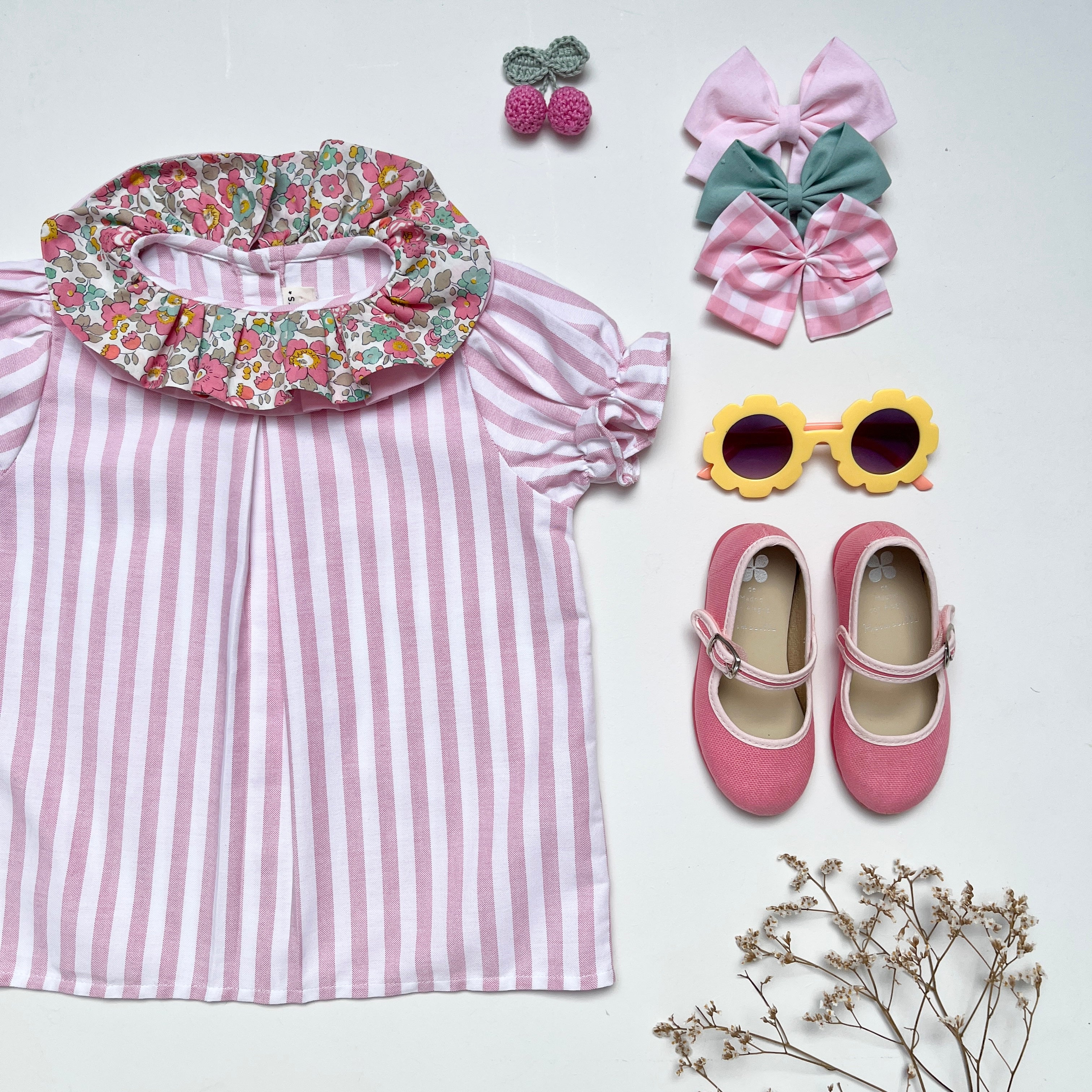 La blouse à double col volanté Fleur rayée rose