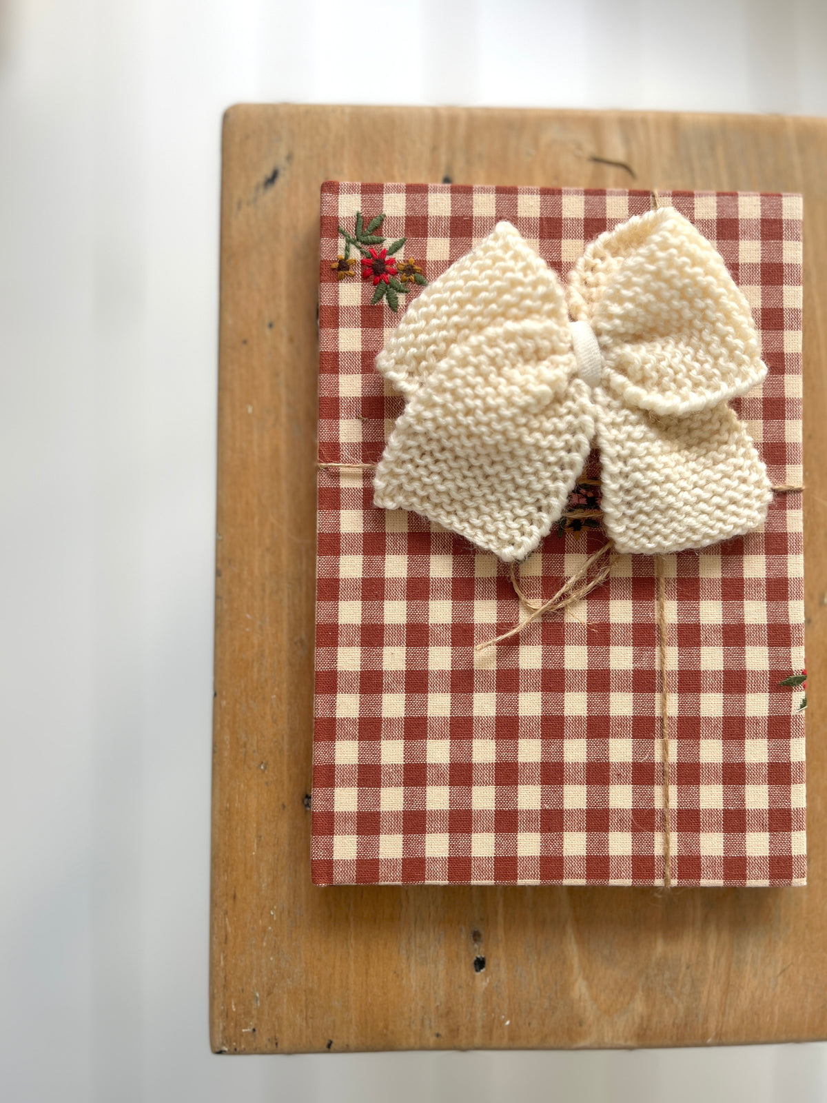 La barrette Brunette gros noeud en tricot