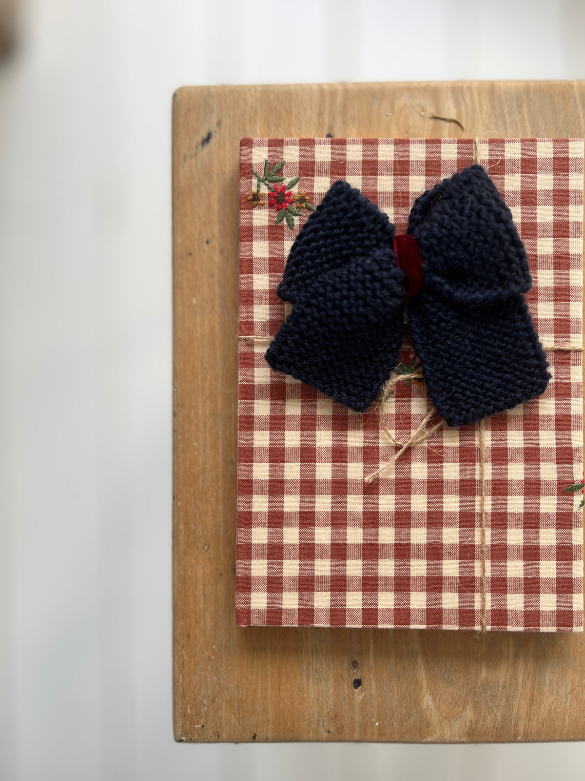 La barrette Brunette gros noeud en tricot