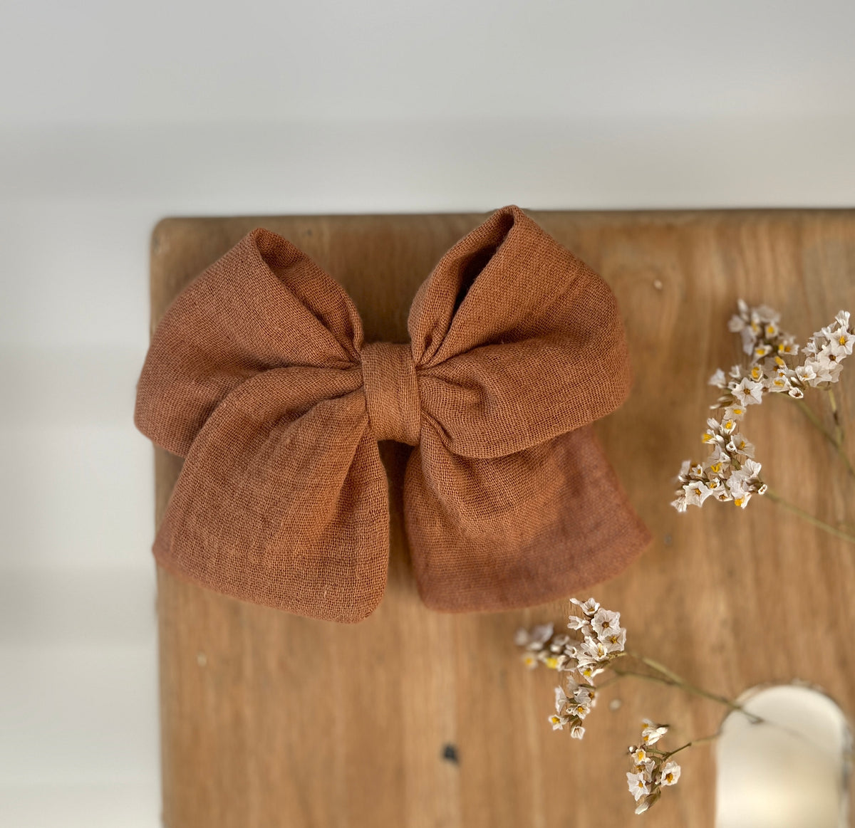 La barrette à gros noeud Brunette double gaze caramel