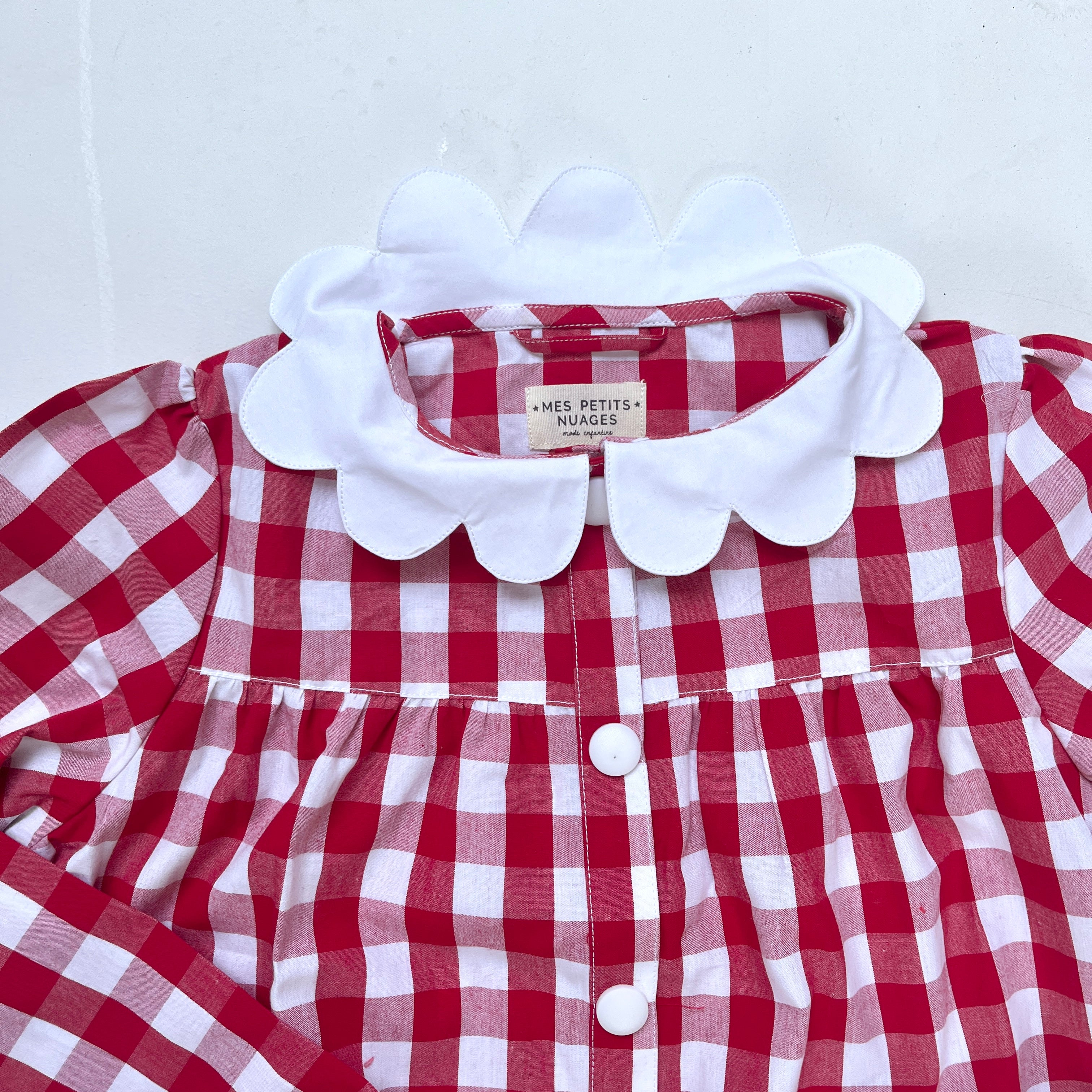 Joséphine, le tablier pour fille vichy rouge à pressions